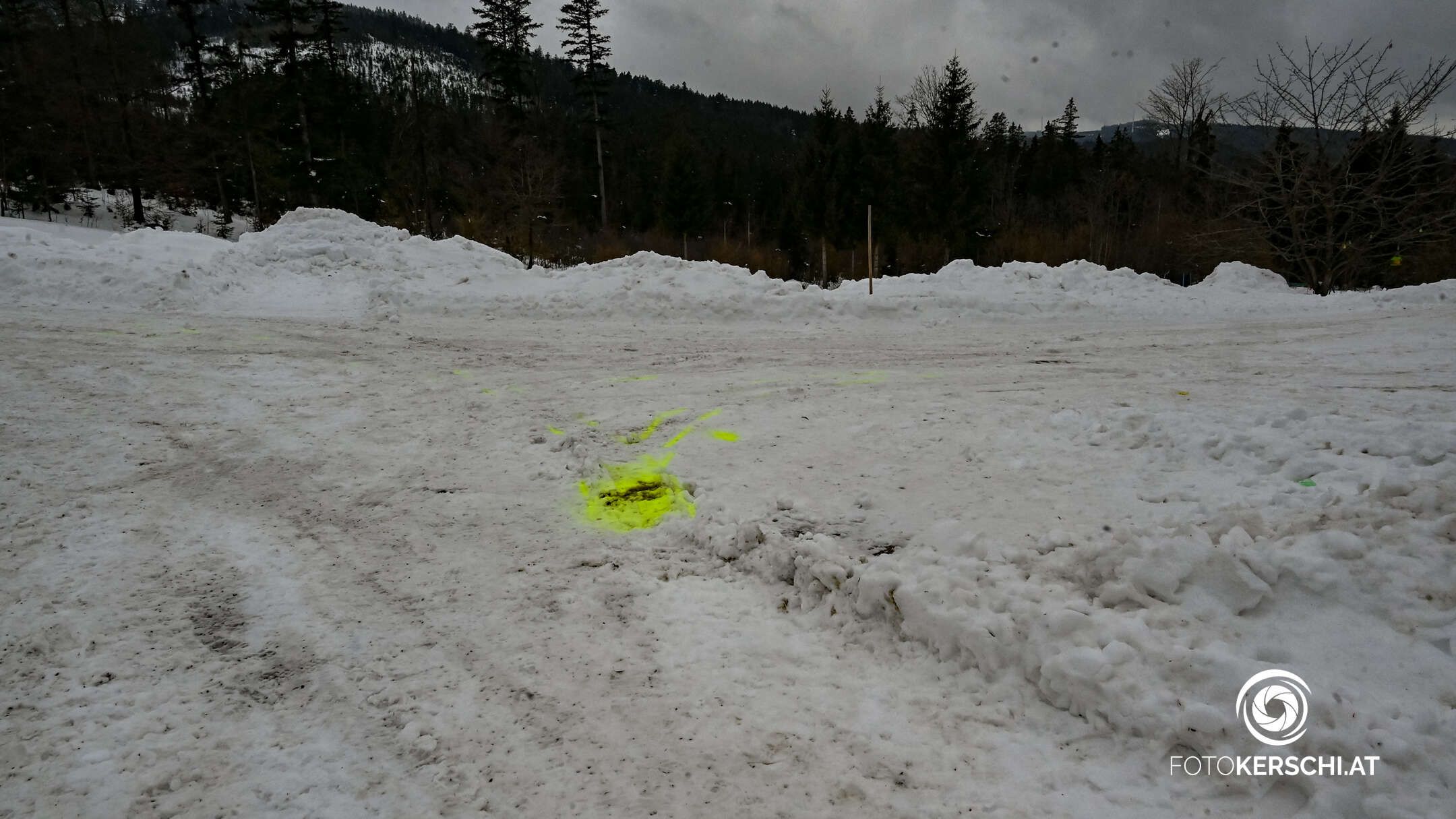 Der Tatort im Mühlviertel: Nach einem Streit rastete der 18-Jährige laut Polizei aus, er soll die junge Frau mit einer Schneestange getötet haben. Der Verdächtige befindet sich in der Psychiatrie, es gilt die Unschuldsvermutung.