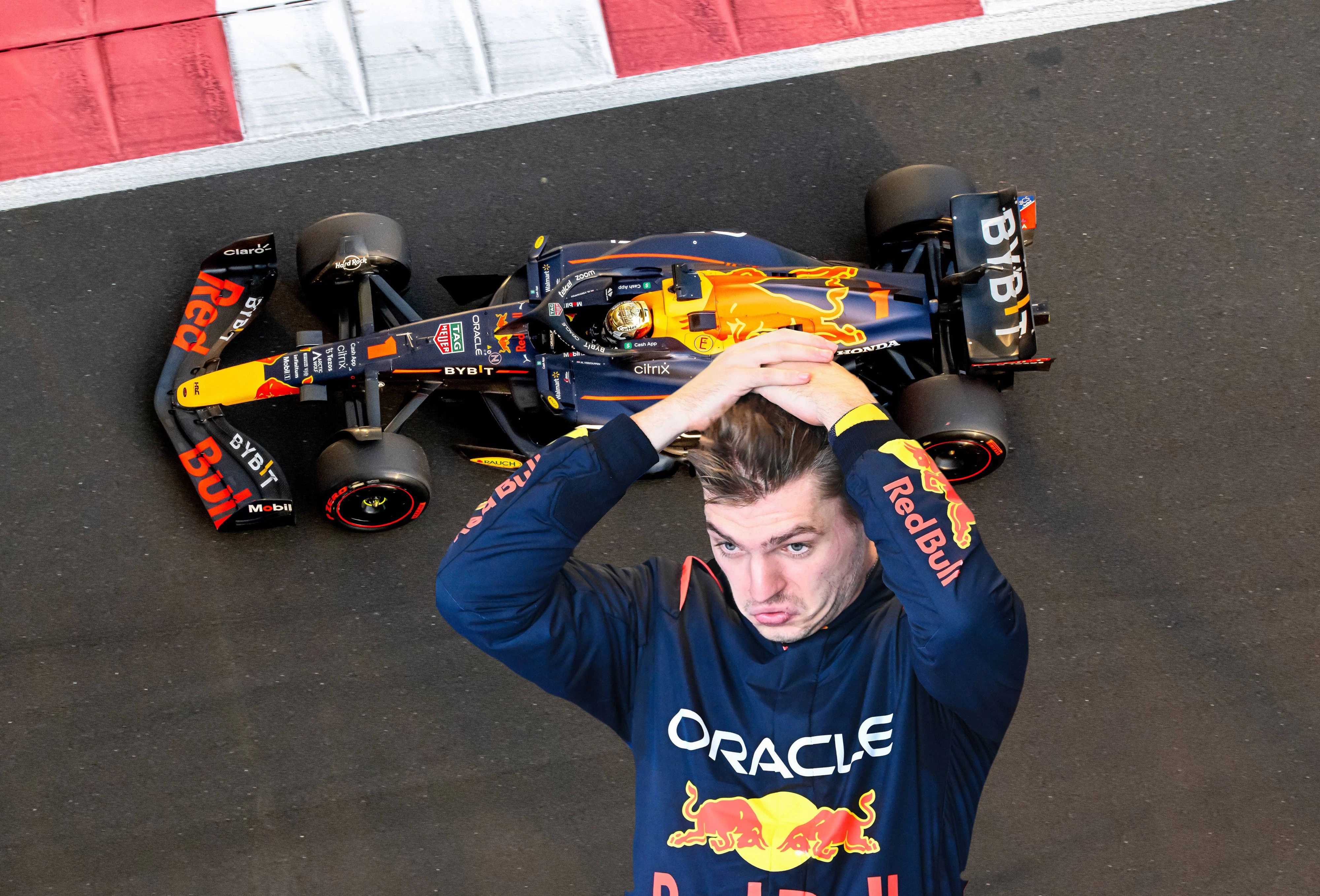 Red Bull und Max Verstappen kommt der Titel teuer.