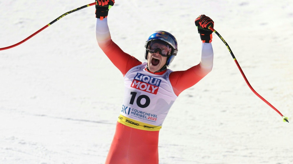 Marco Odermatt jubelt über seine Traumfahrt.