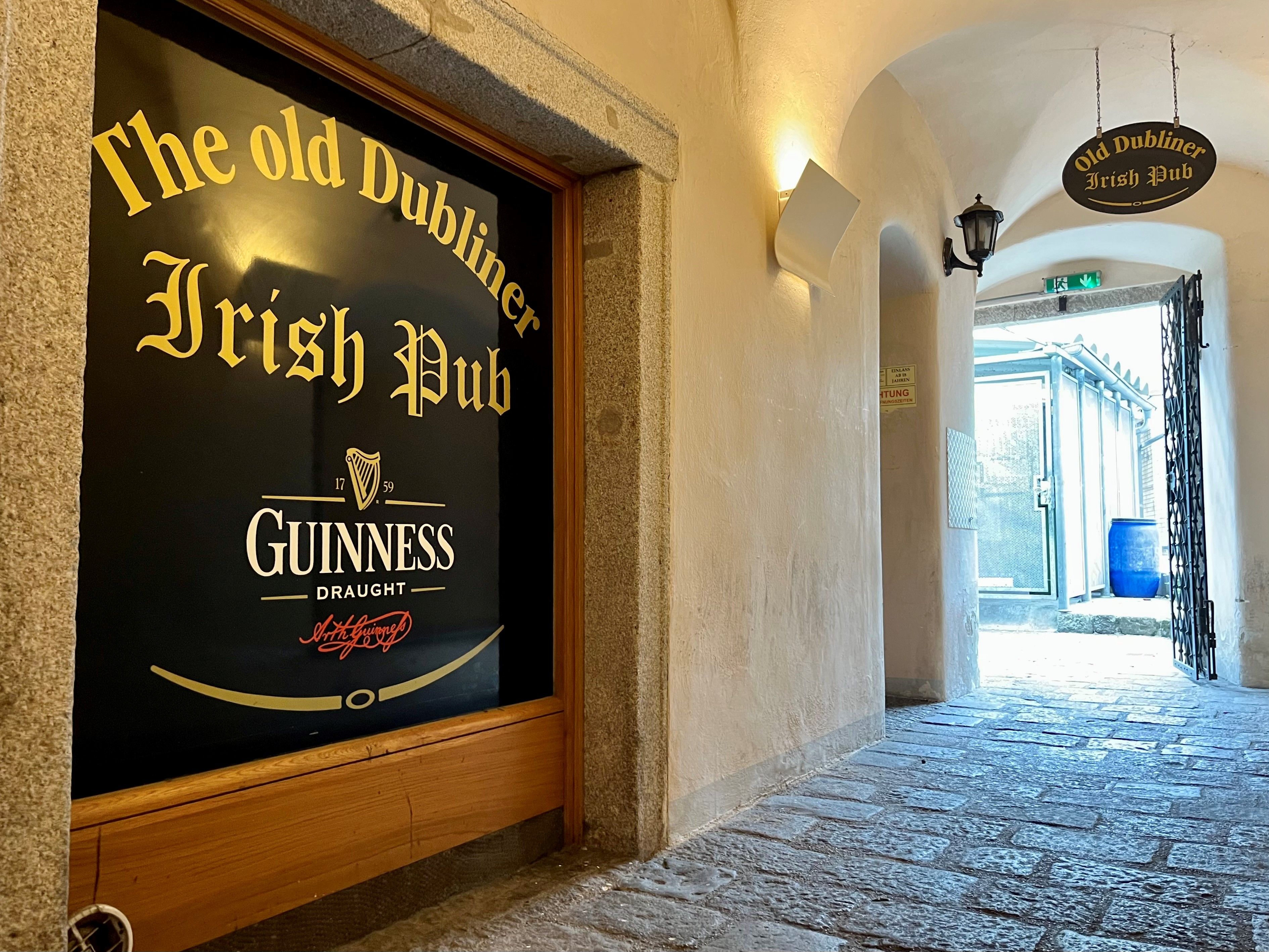 Lässt einen die Teuerung vorübergehend vergessen: der "Old Dubliner" am Linzer Hauptplatz.