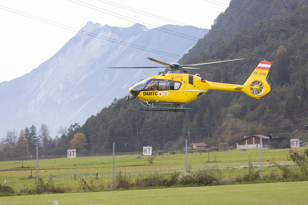 Der junge Mann wurde bei dem Unfall lebensgefährlich verletzt. (Symbolbild)
