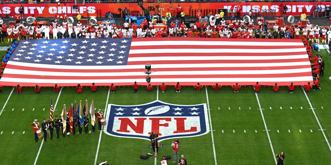 Vorspiel zur Super Bowl Hymne und America the Beautiful heute.at