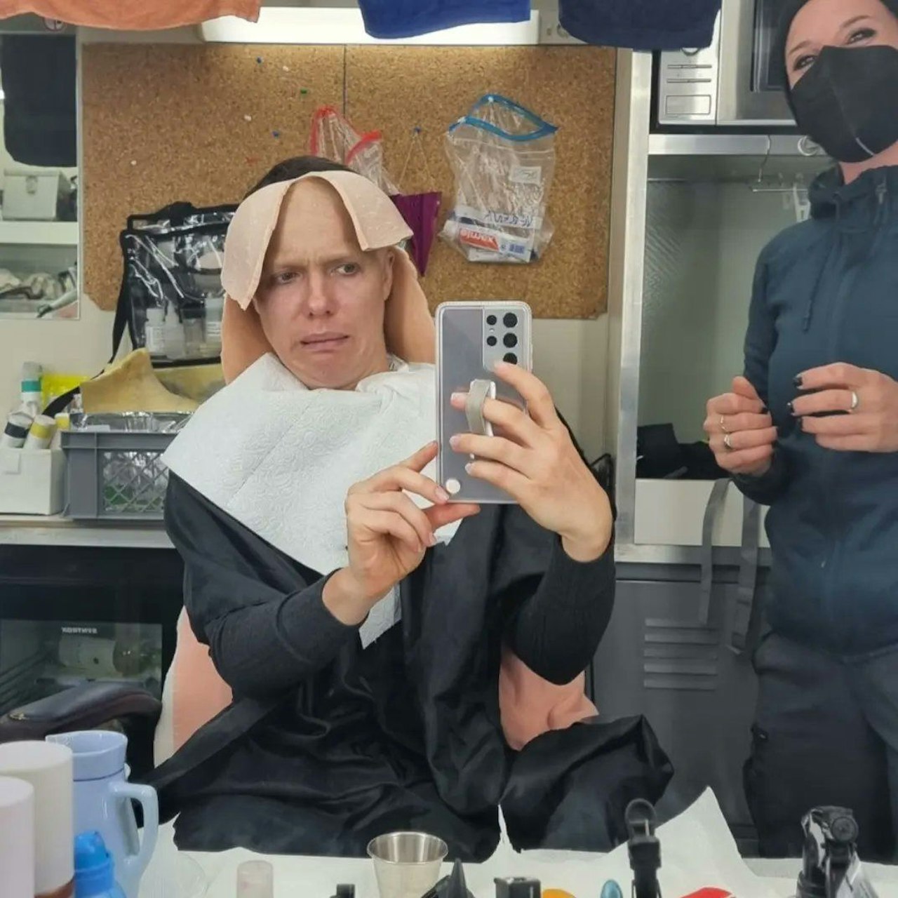 Heute.at - Hier schält sich Festspiel-Star aus Glatze