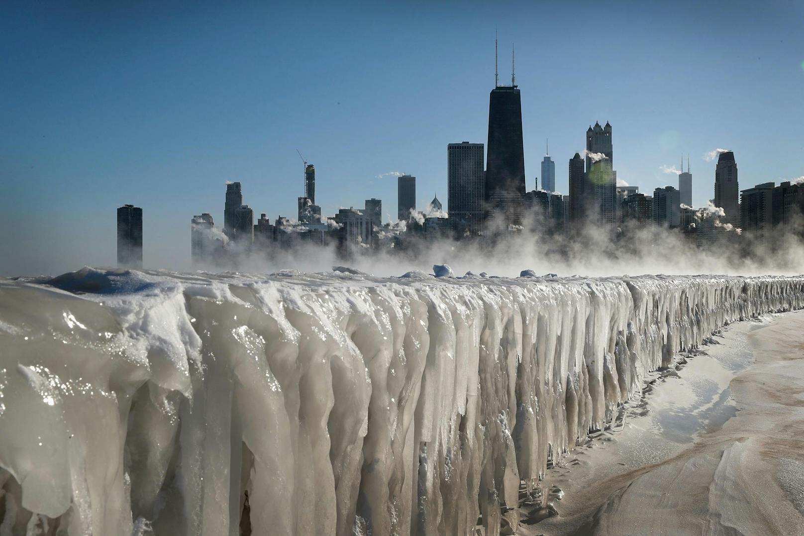 Tausende Geschäfte und Schulen im Großraum Chicago mussten wegen des Extremwetters geschlossen werden.