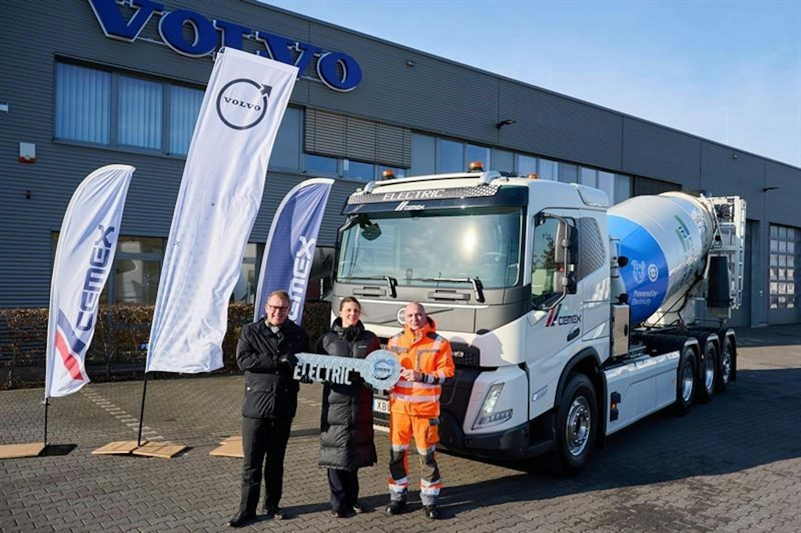 Dieser Volvo FMX Electric ist der weltweit erste seiner Art und wurde am 09.02.2023 bei einer Veranstaltung in Berlin übergeben. 