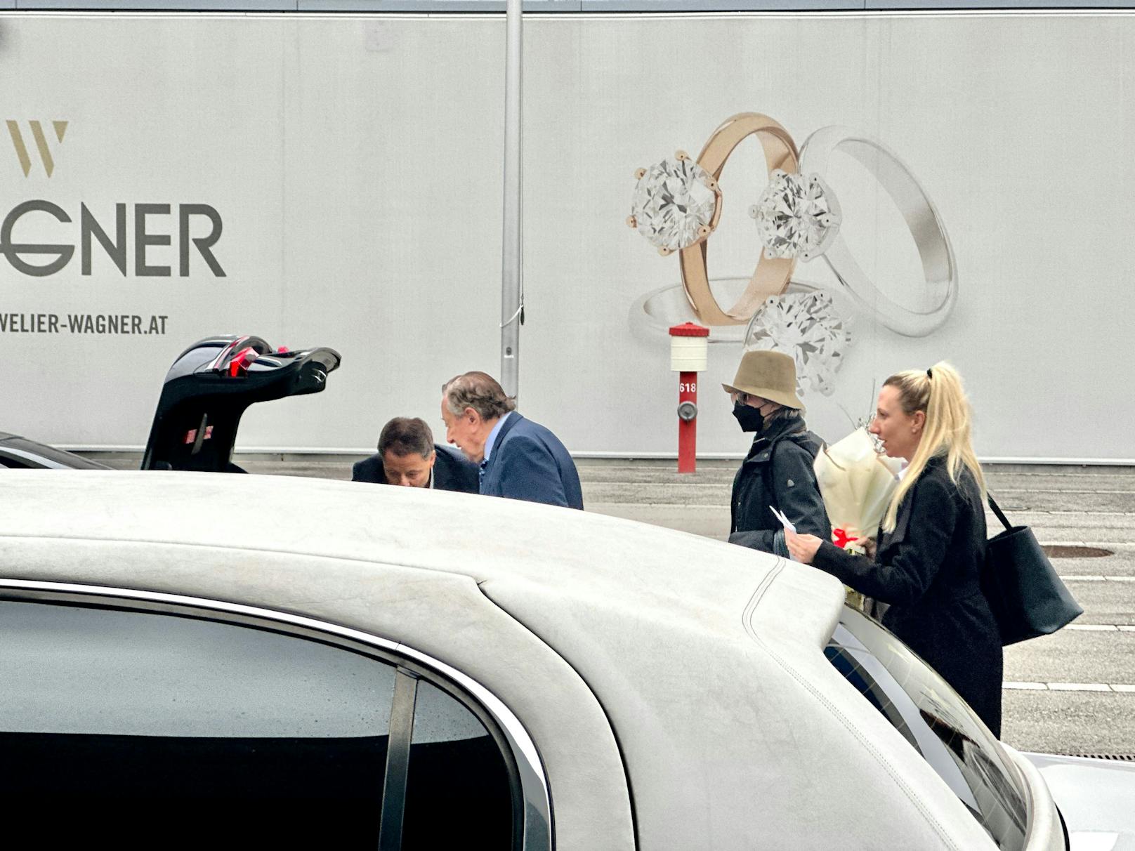 Ankunft Opernballgast Jane Fonda am VIP Terminal (general aviation) des Flughafen Wien-Schwechat, 13.2.2023.
