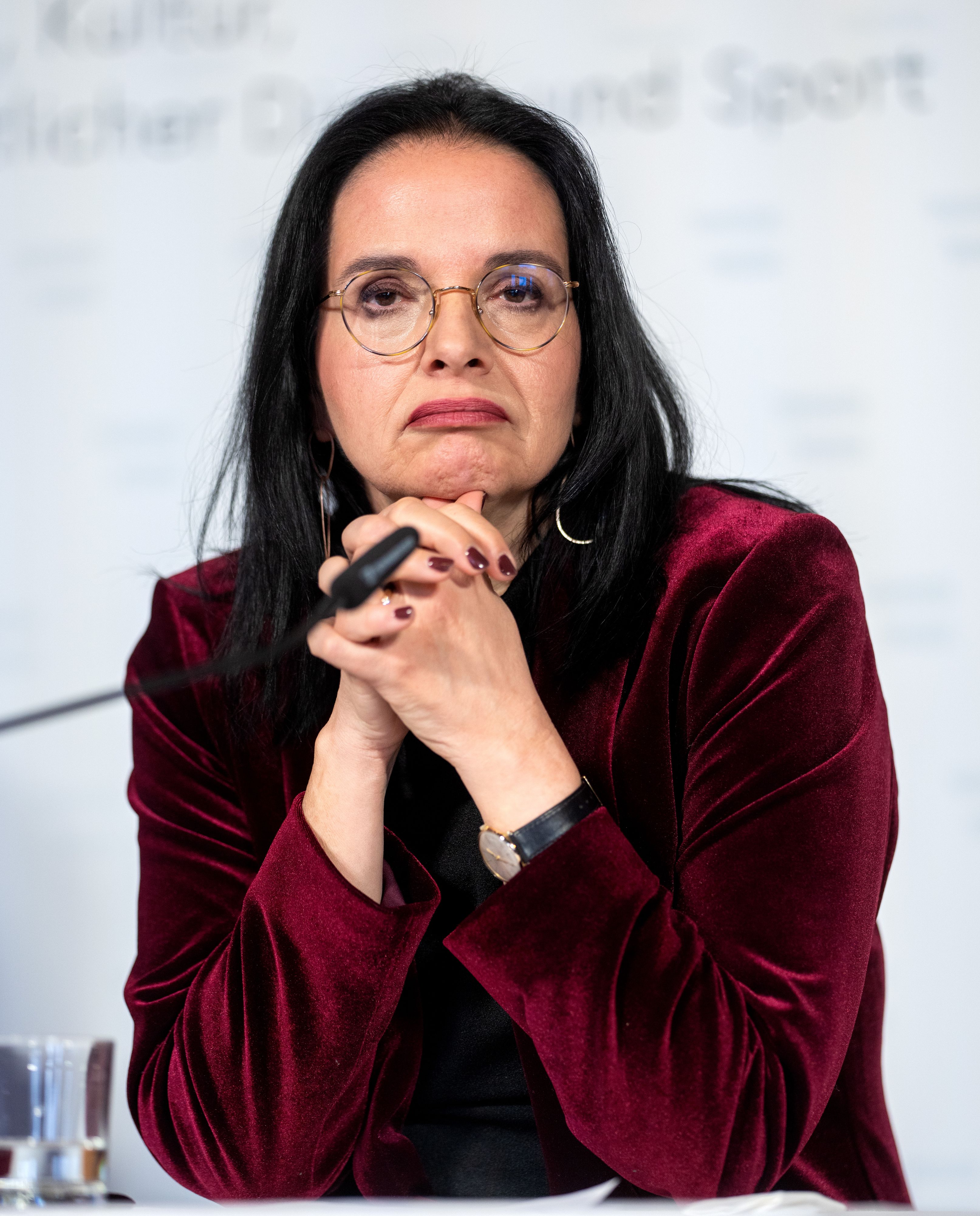 Kulturstaatssekretärin Andrea Mayer (Grüne) auf einer Pressekonfernez.