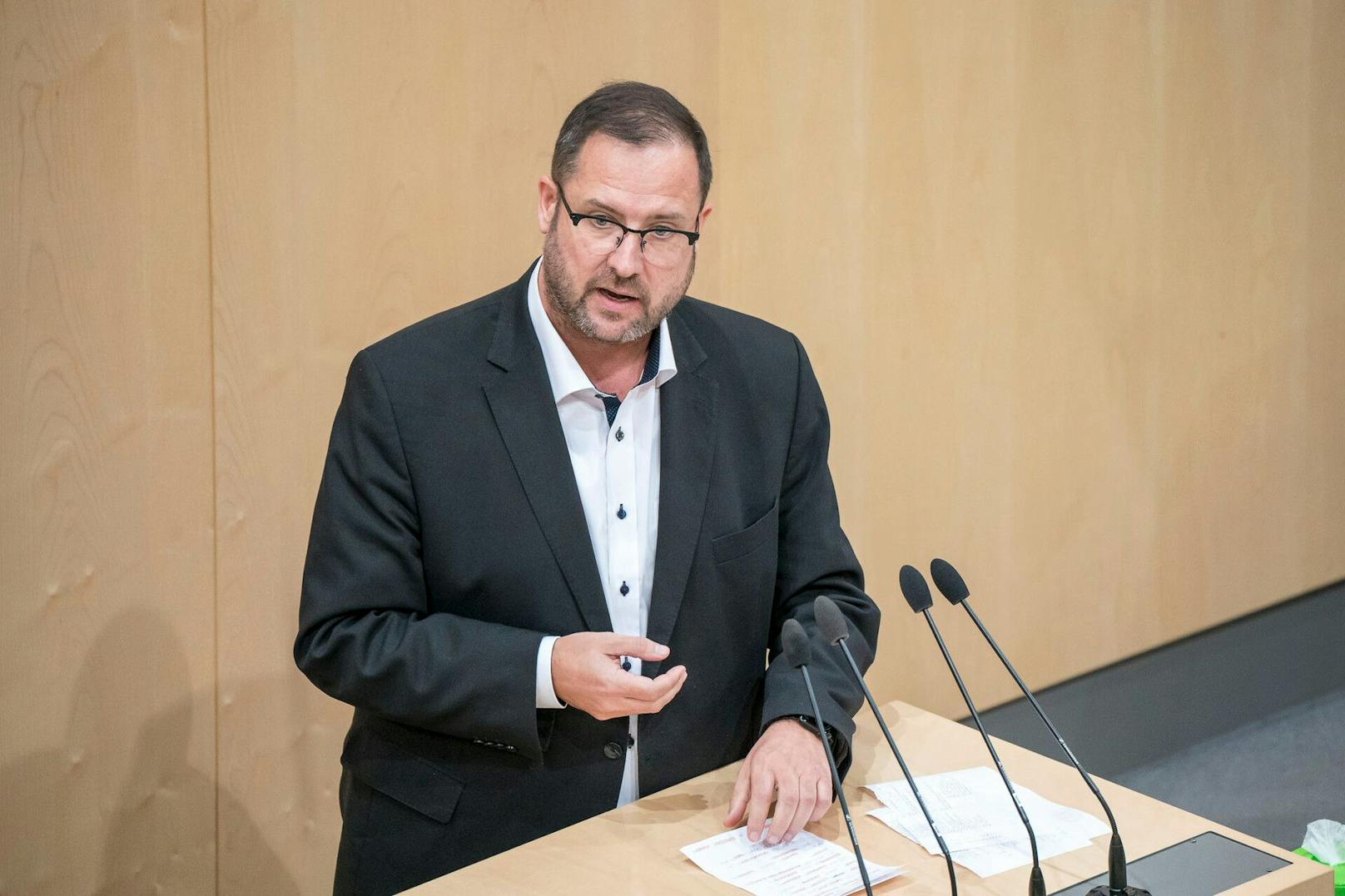 FPÖ-Generalsekretär Christian Hafenecker wie man kennt: Nie um ein Wort verlegen.