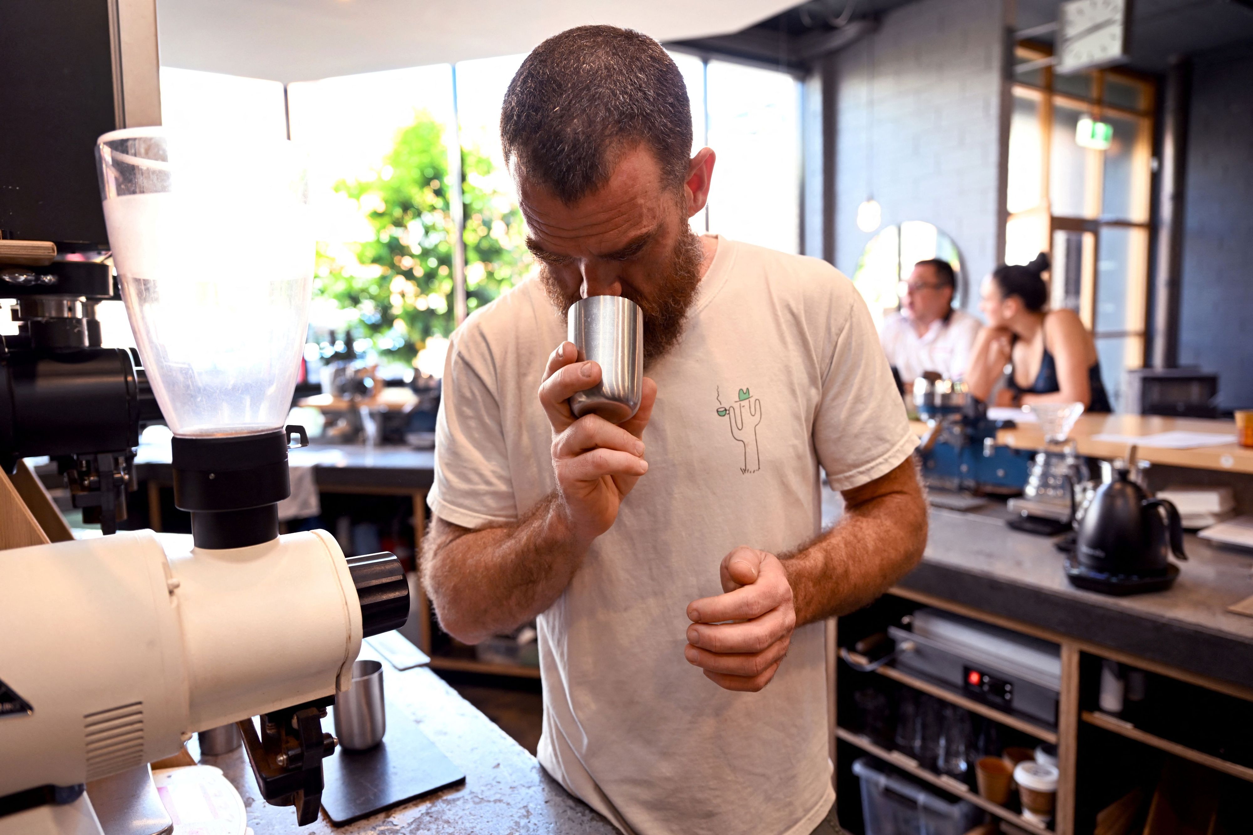 Proud Mary-Chef, Nolan Hirte, konnte den Luxus-Kaffee probieren.