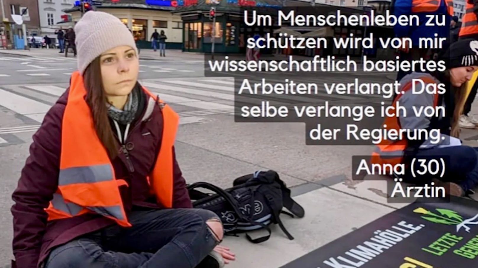 Die Aktivistin Anna musste nach der Klebeaktion am Naschmarkt im Jänner ins Polizeigewahrsam und dort zum "Body Scan"