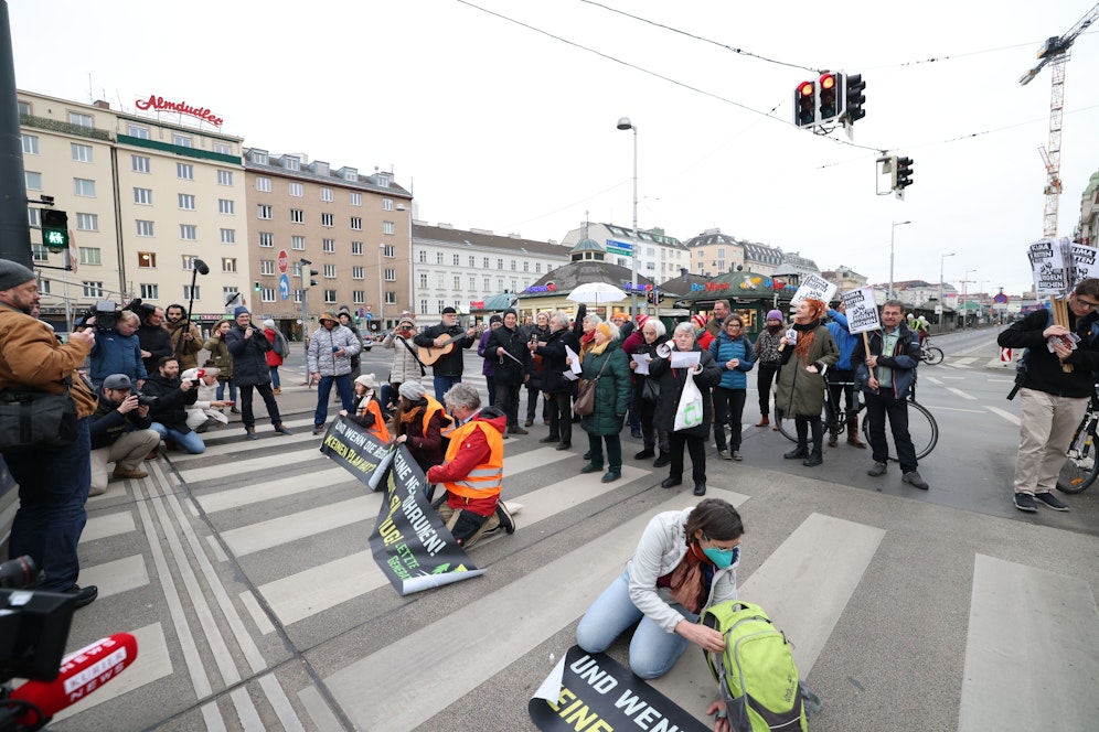 Die Klima-Kleber wollen sich auf ihre Protestwelle konzentrieren. Eine Aktion am Opernball sei nicht geplant. 