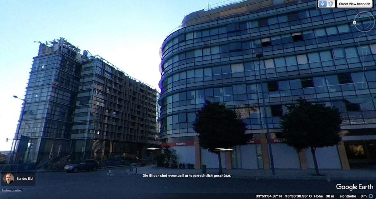 Noch deutlicher wird das, wenn man via Street-View noch näher an die beiden Gebäude heranrückt. 