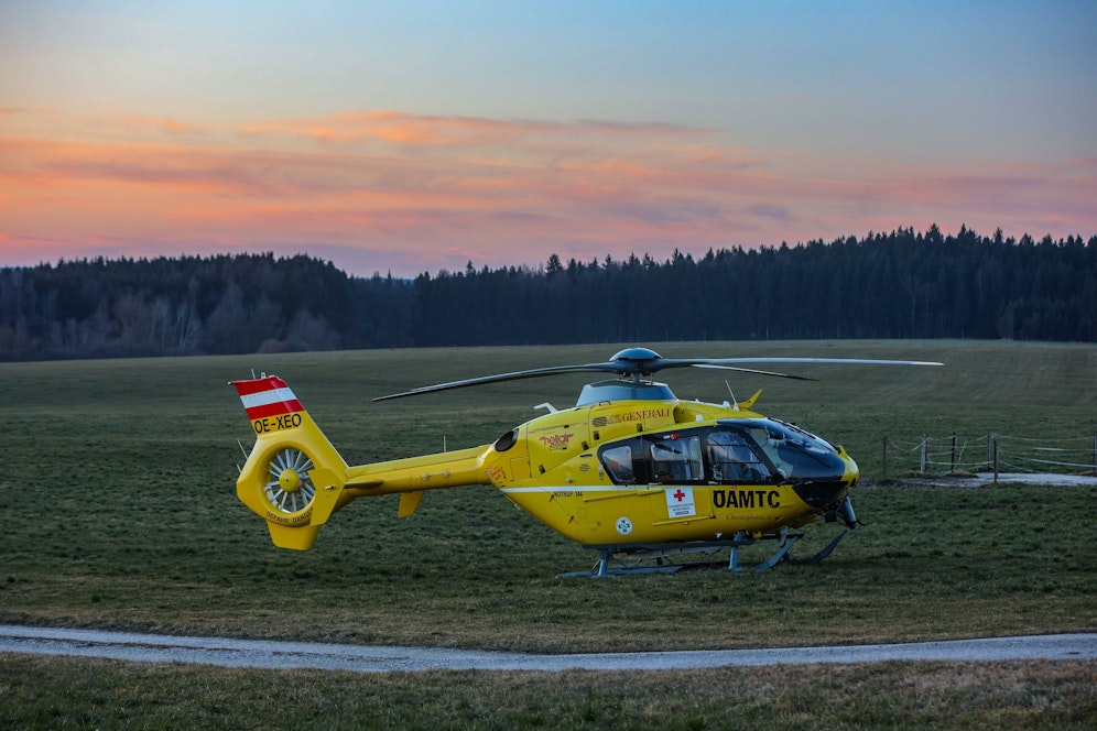 Ein Rettungshubschrauber brachte den Mann ins Krankenhaus. Dort kämpfte er zwei Tage lang um sein Leben.