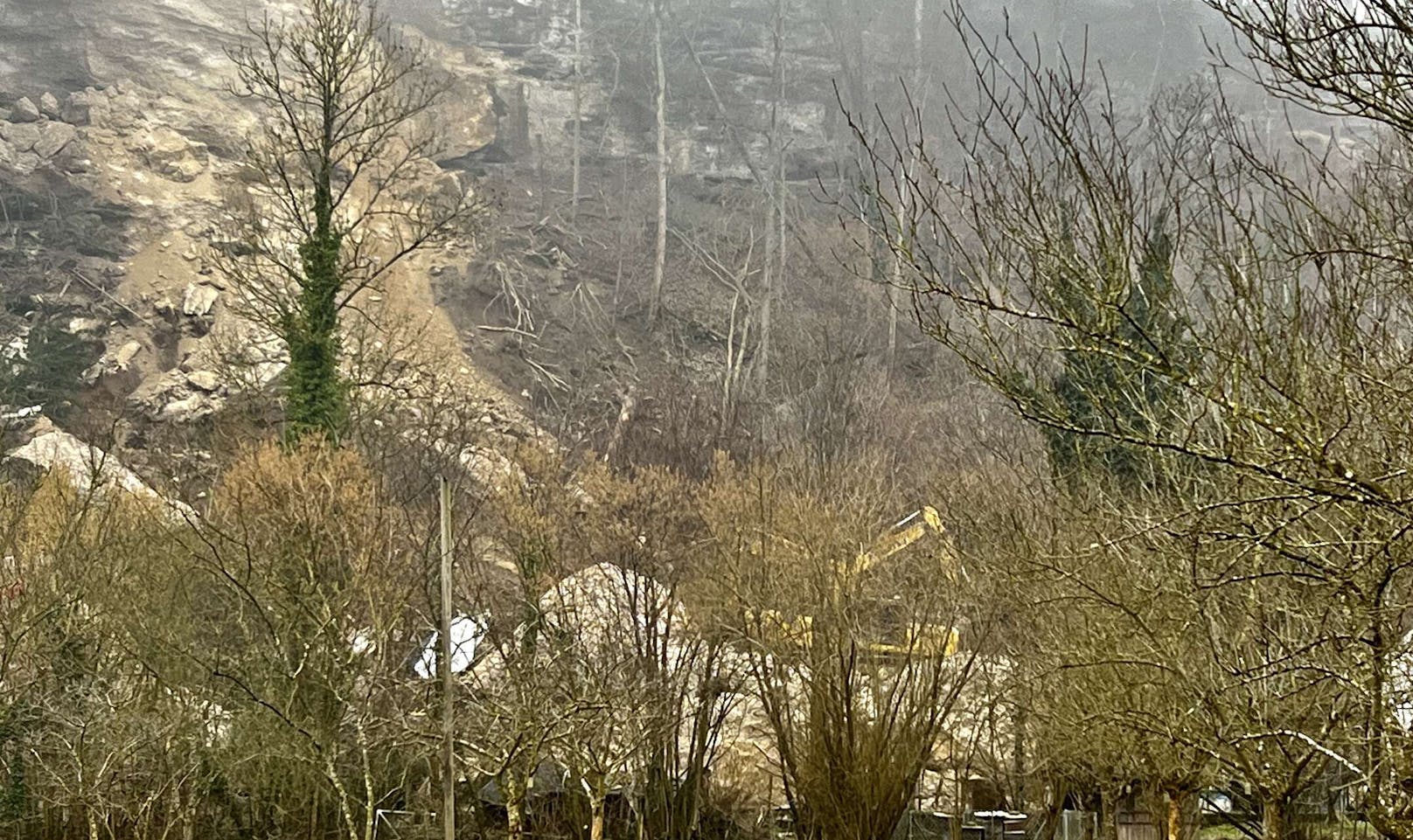 An der Bergung waren unter anderem die Feuerwehr und das Rote Kreuz der Stadt Steyr beteiligt.