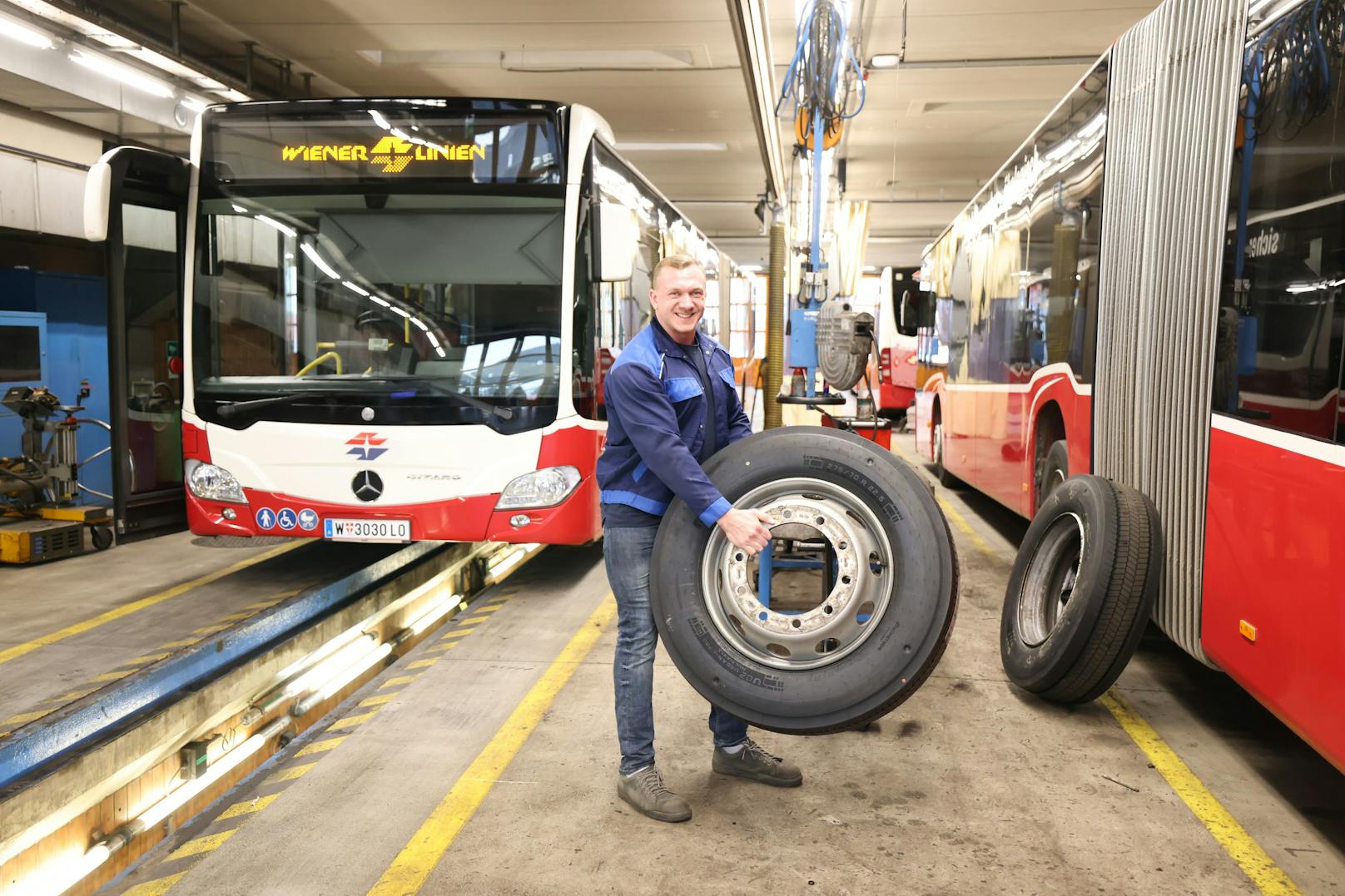 Ist bei den Bussen etwas zu tun packt er natürlich auch an.&nbsp;