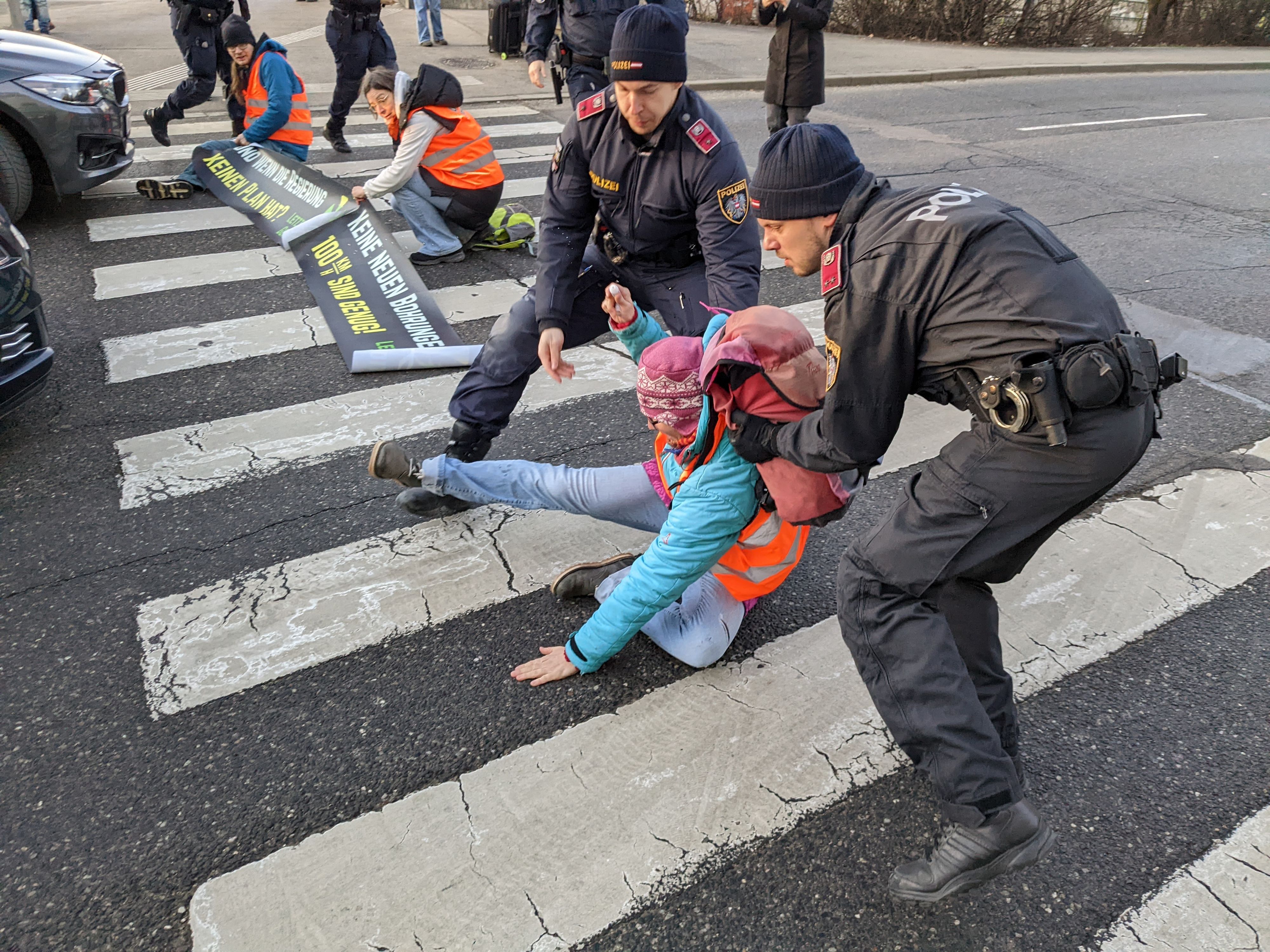 Die Polizei ist bereits vor Ort im Einsatz.