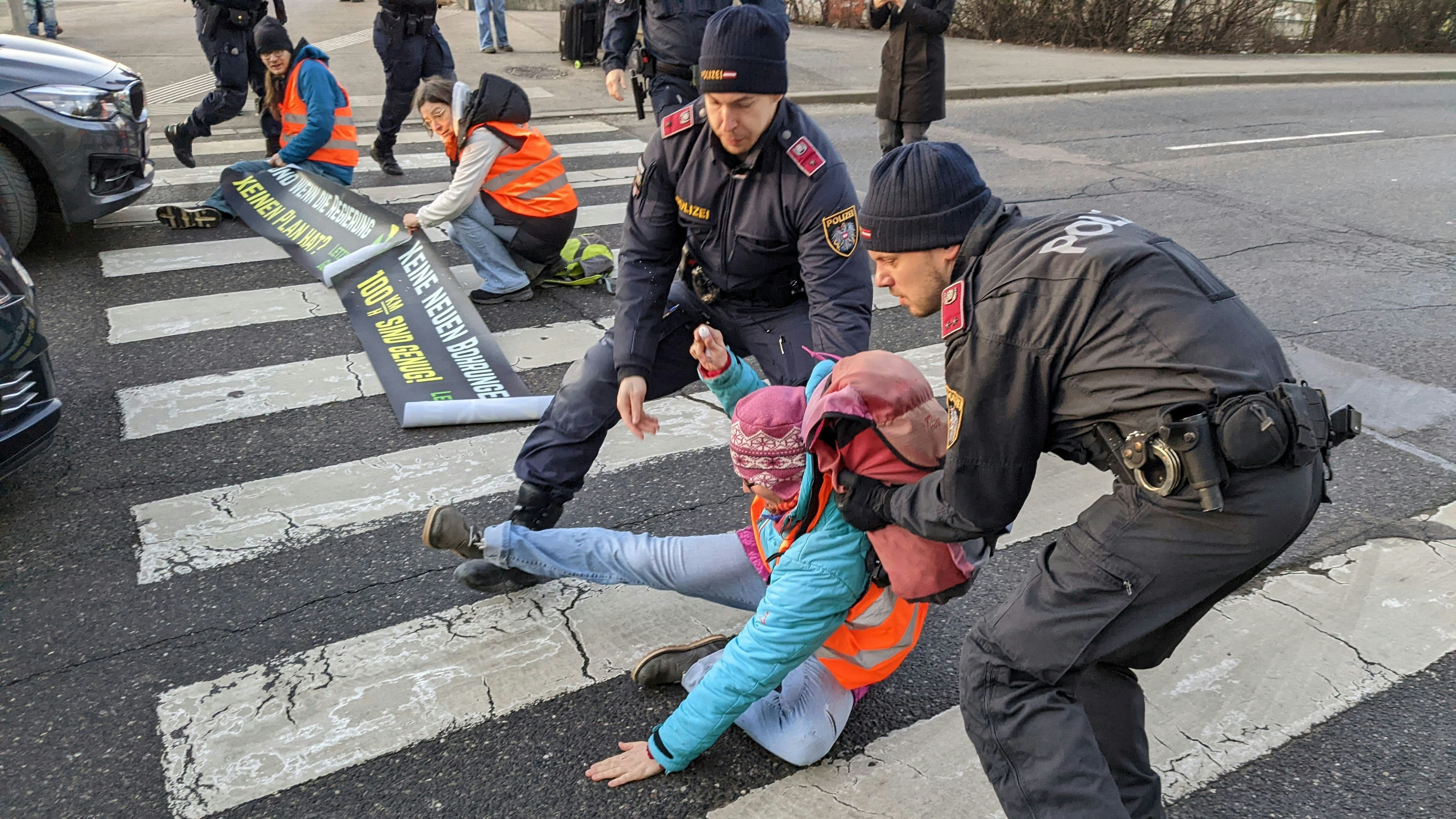 Die Polizei ist bereits vor Ort im Einsatz.