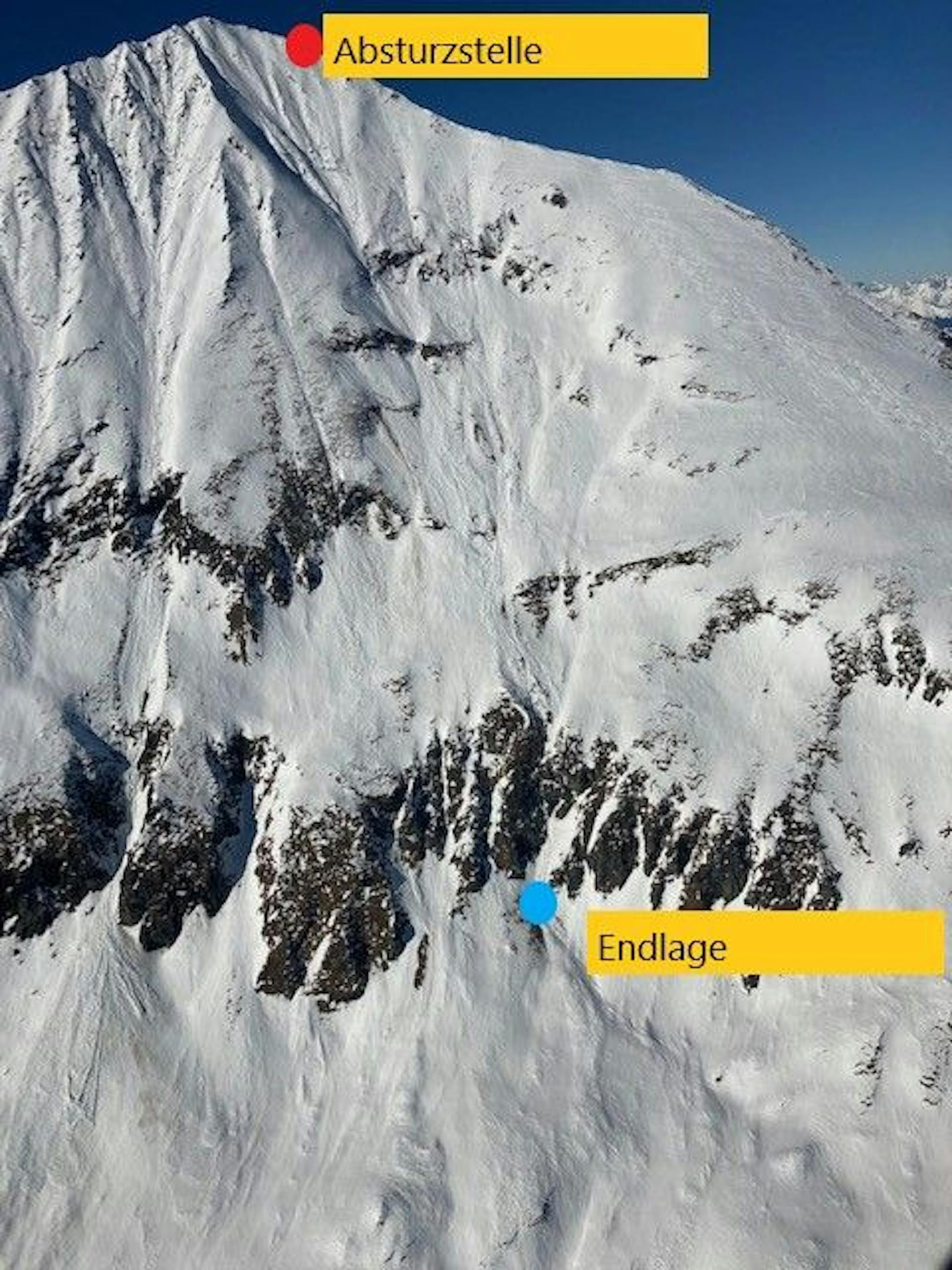 Knapp unterhalb des Ritterkopfe-Gipfels bei Rauris rutschte der Alpinist aus und stürzte mitsamt einer losgetretenen Lawine 700 Meter ab.