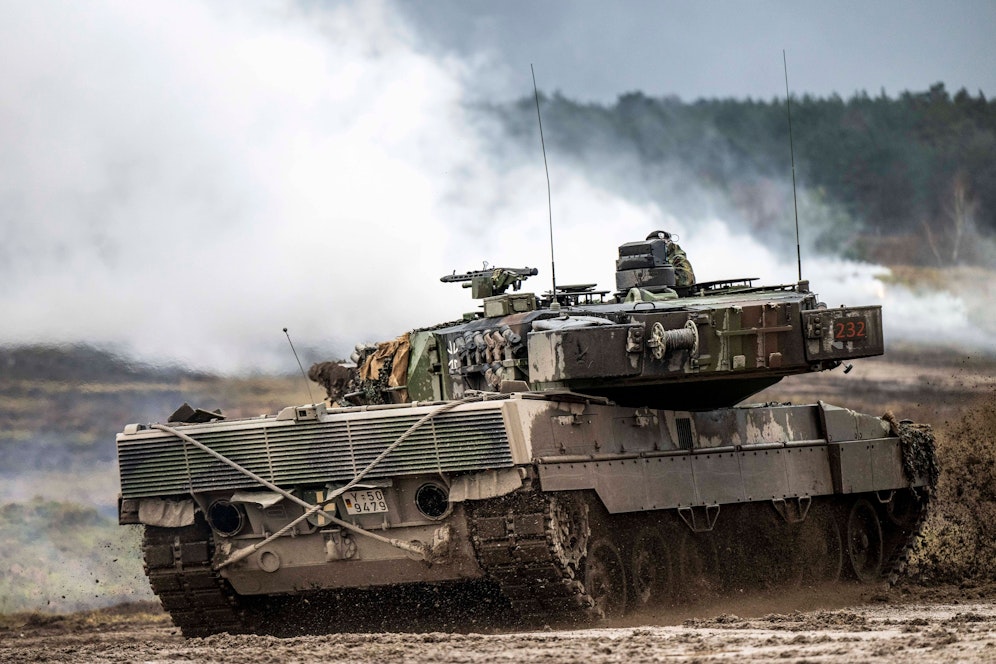 Ukrainische Soldaten absolvieren derzeit ein Trainingscamp mit Leopard-2-Panzern.