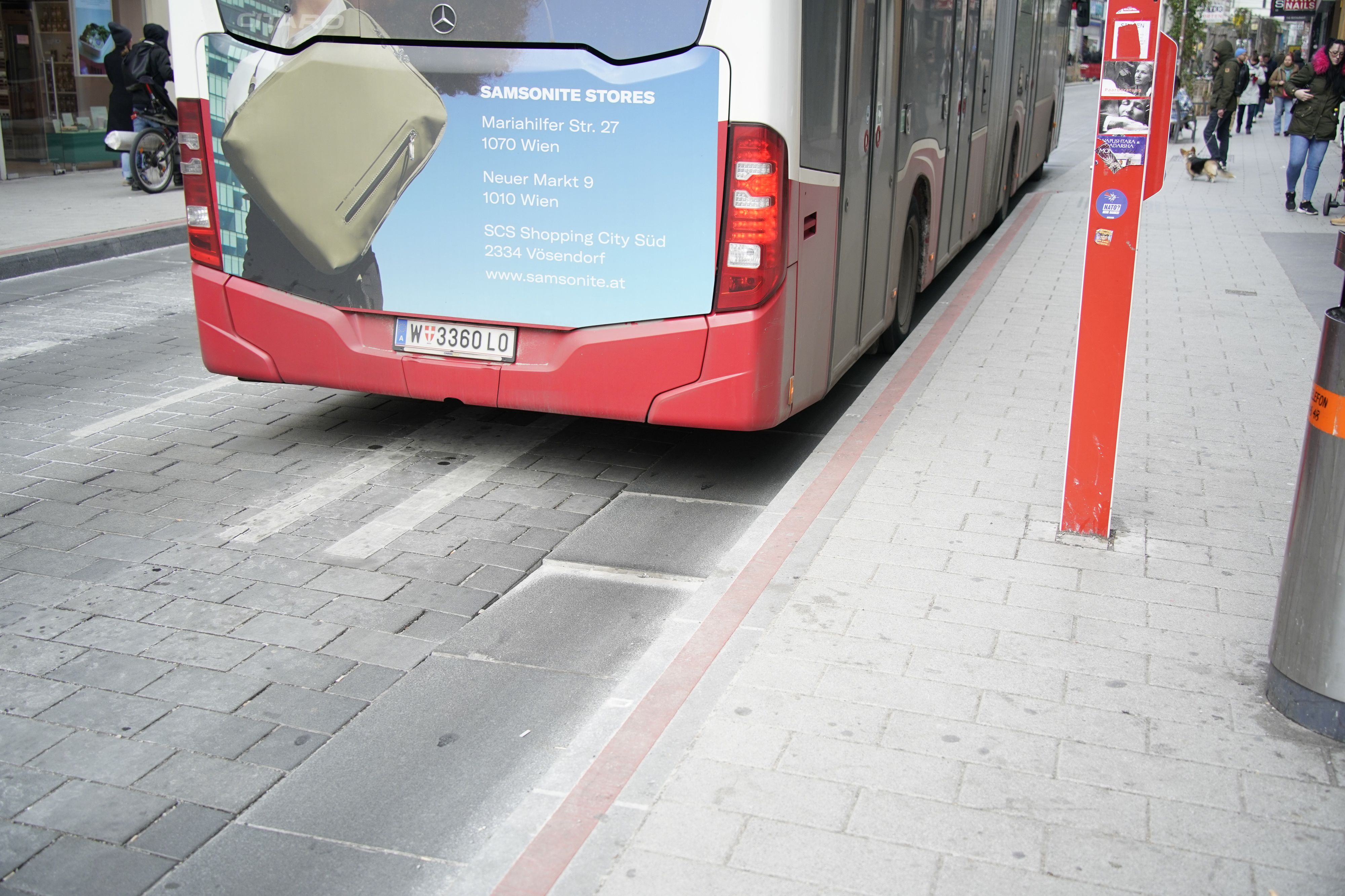 Busse sorgen für Dellen in der Wiener Neubaugasse. 