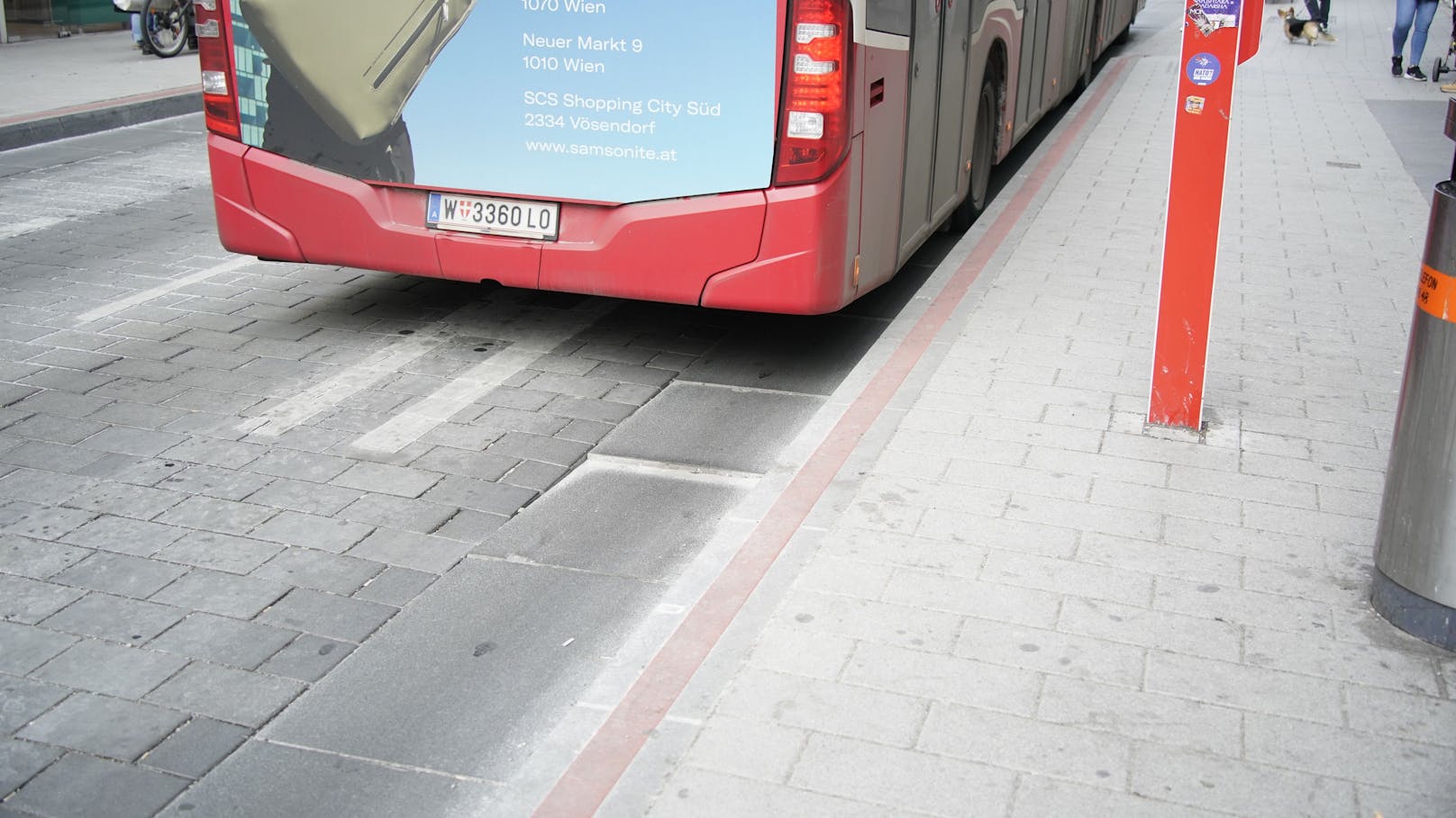 Busse sorgen für Dellen in der Wiener Neubaugasse. 