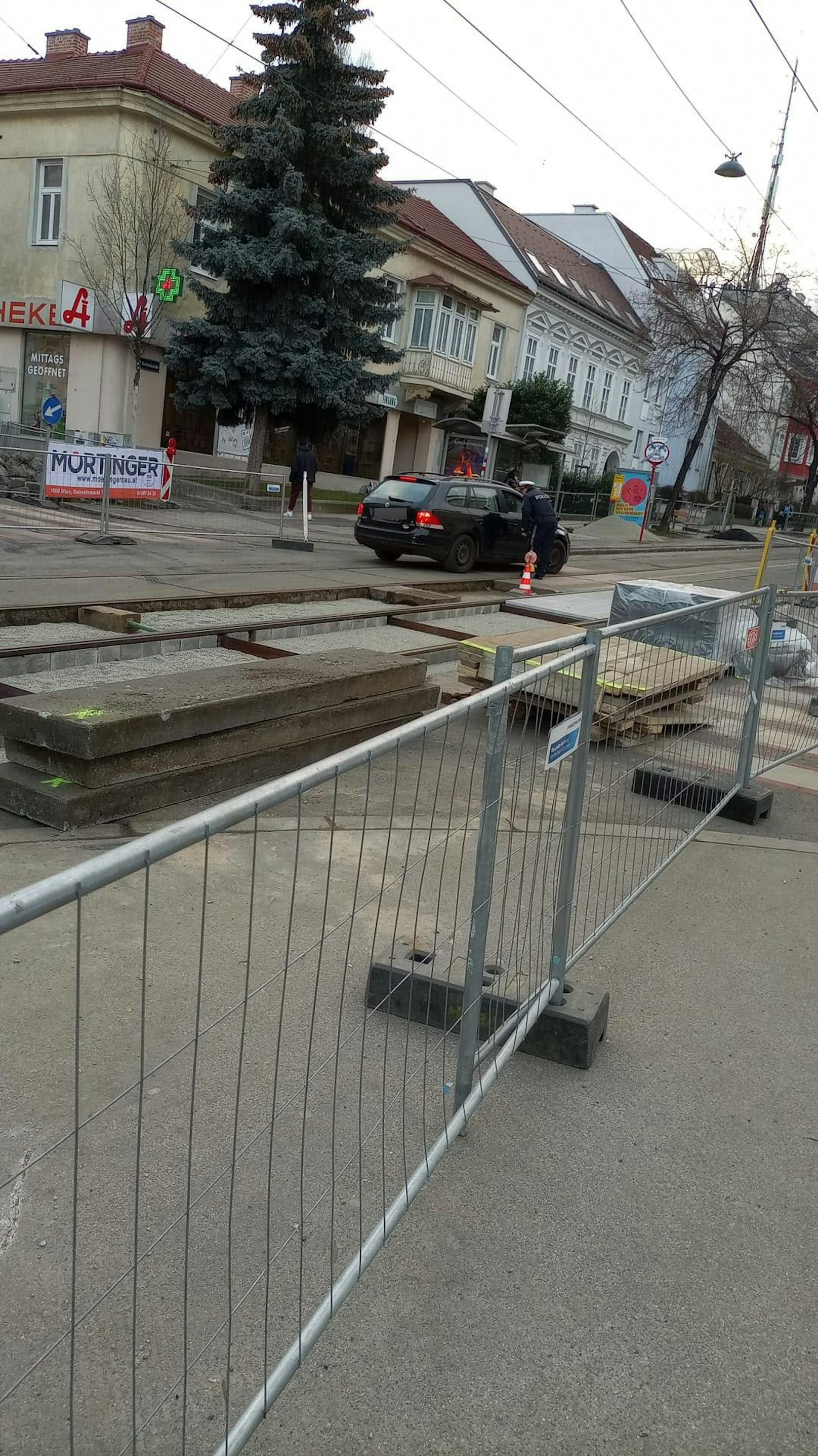 Der Pkw übersah höchstwahrscheinlich, dass es sich um eine Baustelle handelte.