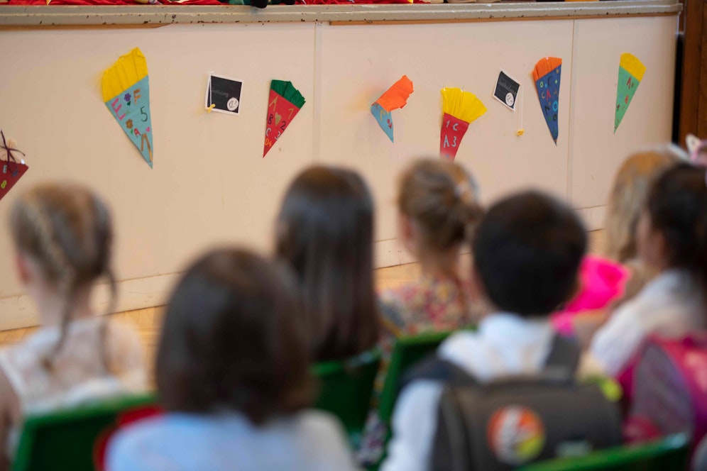 Eine 23-Jährige arbeitet trotz U-Haft weiter an einer Grazer-Volksschule.