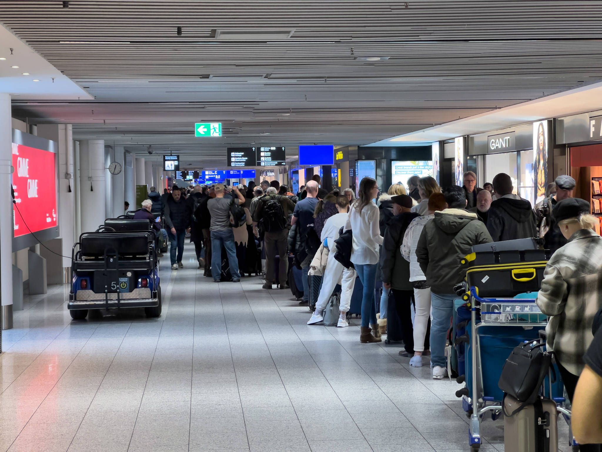 Zahlreiche Passagiere waren von dem Flughafen-Chaos betroffen.