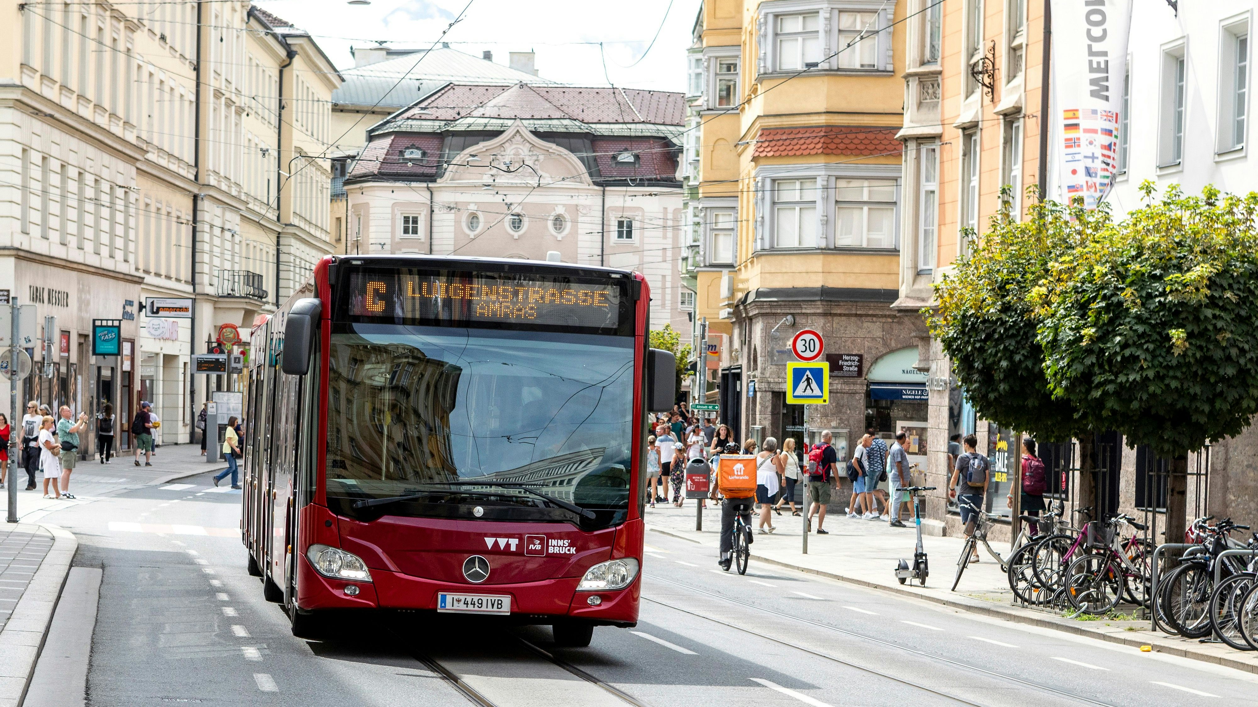 Der Vorfall ereignete sich in einem Bus in Innsbruck.