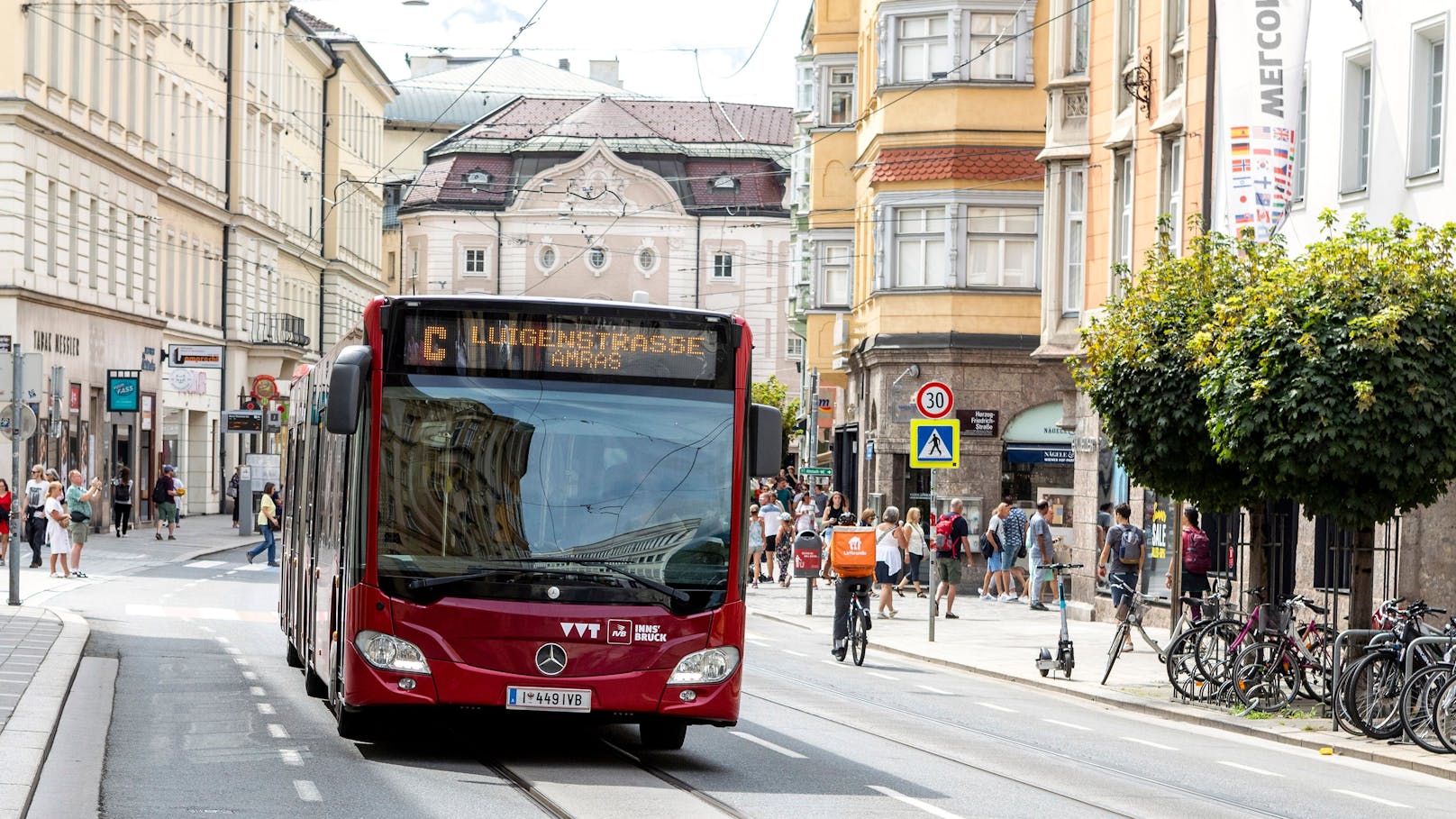 Der Vorfall ereignete sich in einem Bus in Innsbruck.