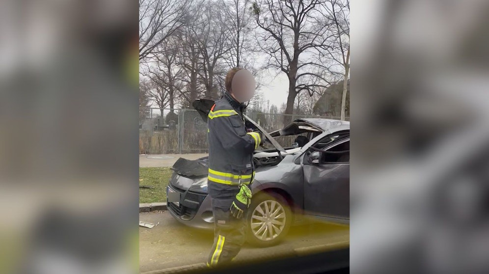 Ein 29-Jähriger wurde bei der plötzlichen Verpuffung schwer verletzt. 