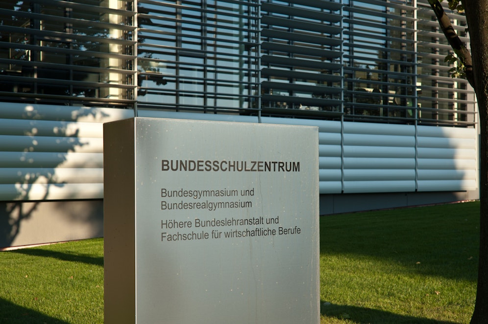 Beim Bundesschulzentrum soll es zu einem schweren Raub gekommen sein.