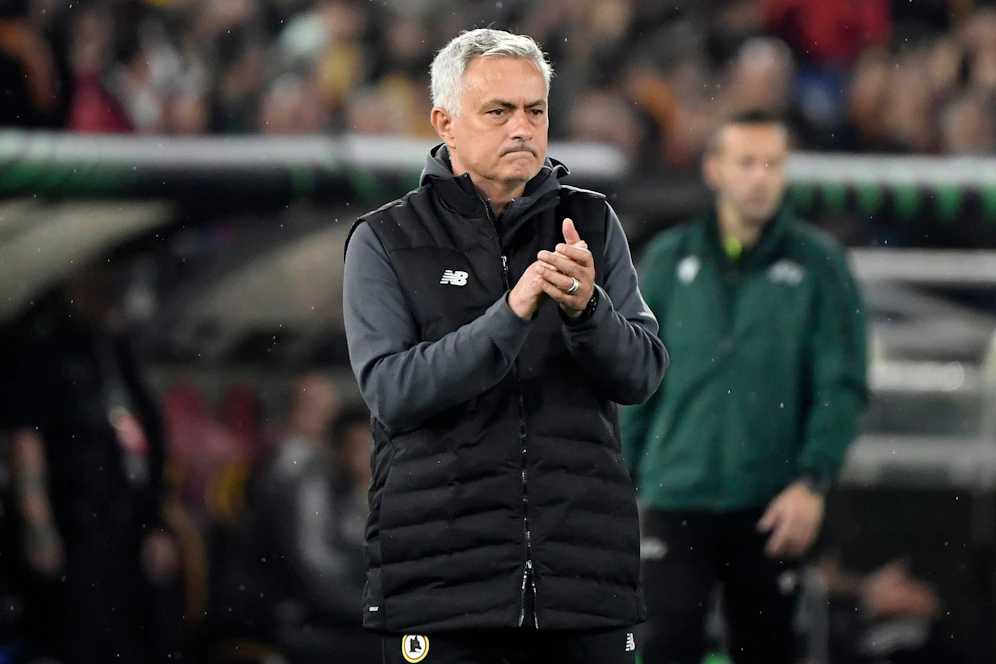 Jose Mourinho grübelt vor dem Gastspiel in Salzburg.