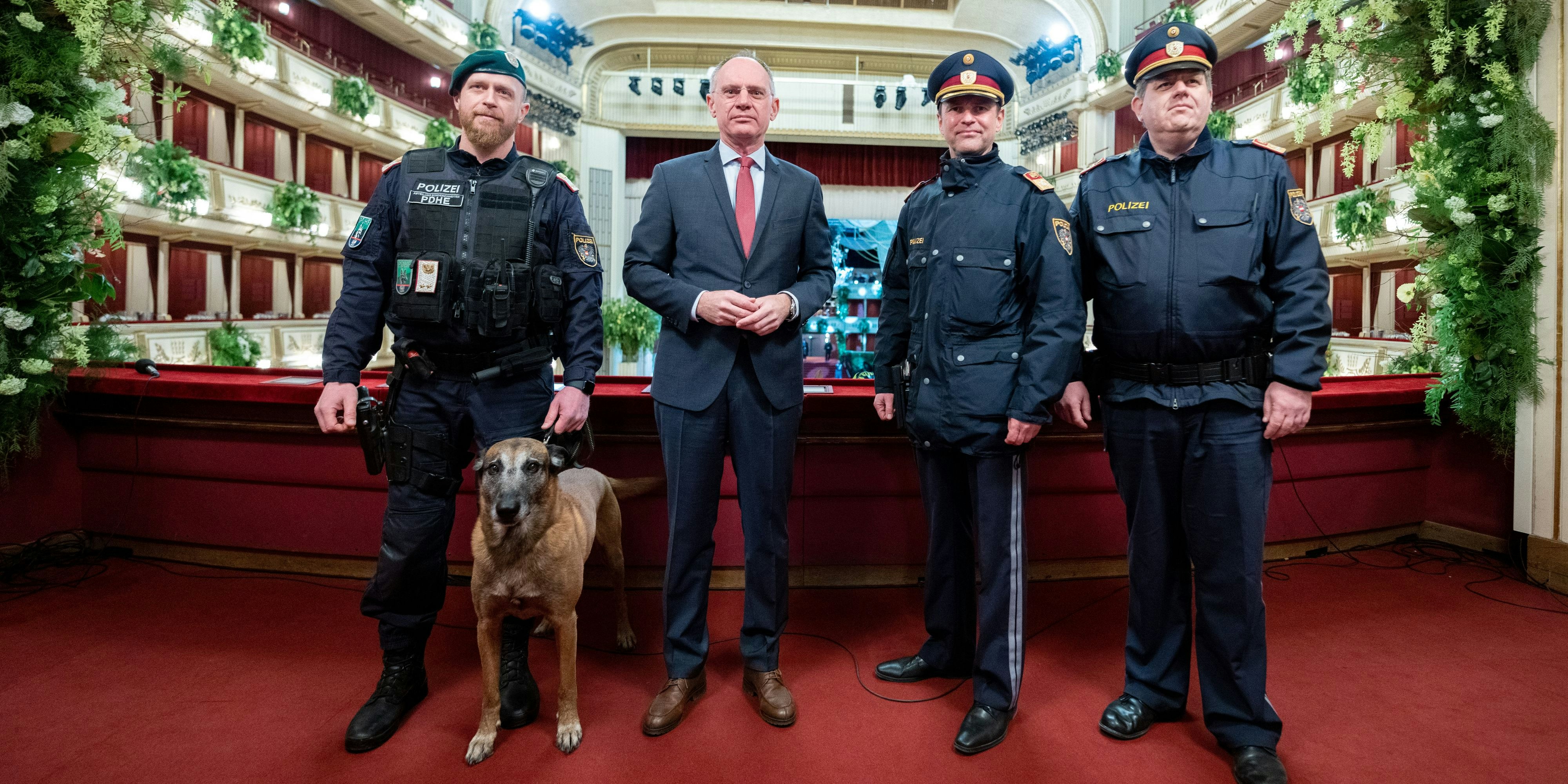 In der Wiener Staatsoper wird sich auf den großen Abend vorbereitet.