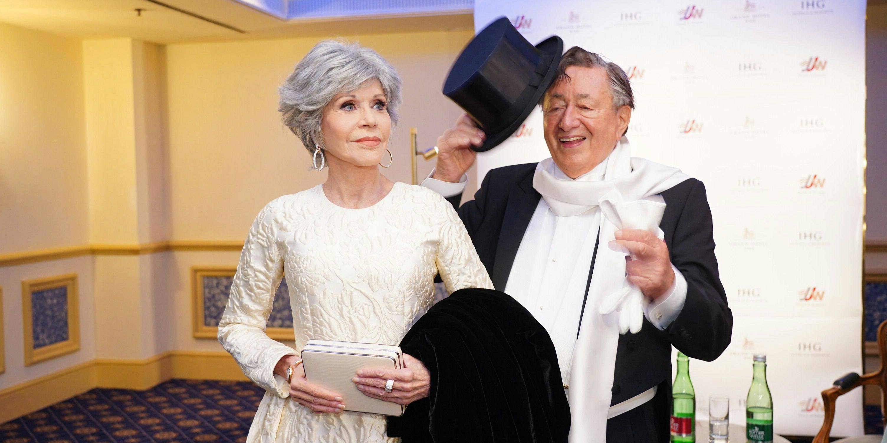 Jane Fonda - hier in ihrer Opernball-Robe. "Designer unbekannt"