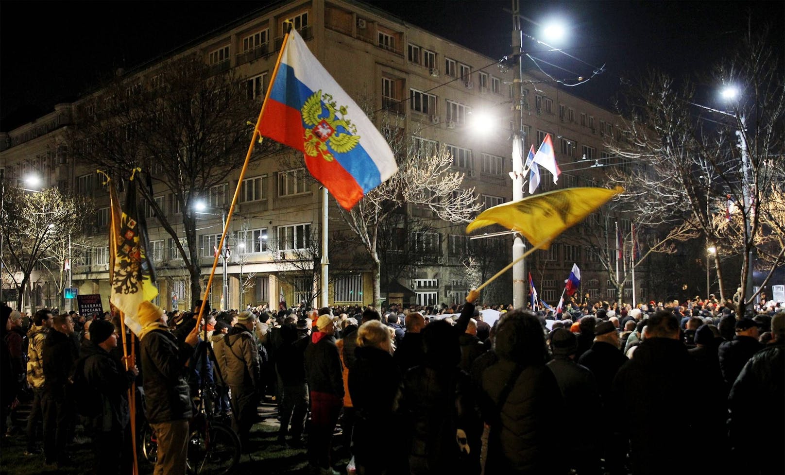 In Belgrad kam es zu Protesten von Pro-Russischen Ultranationalisten. 