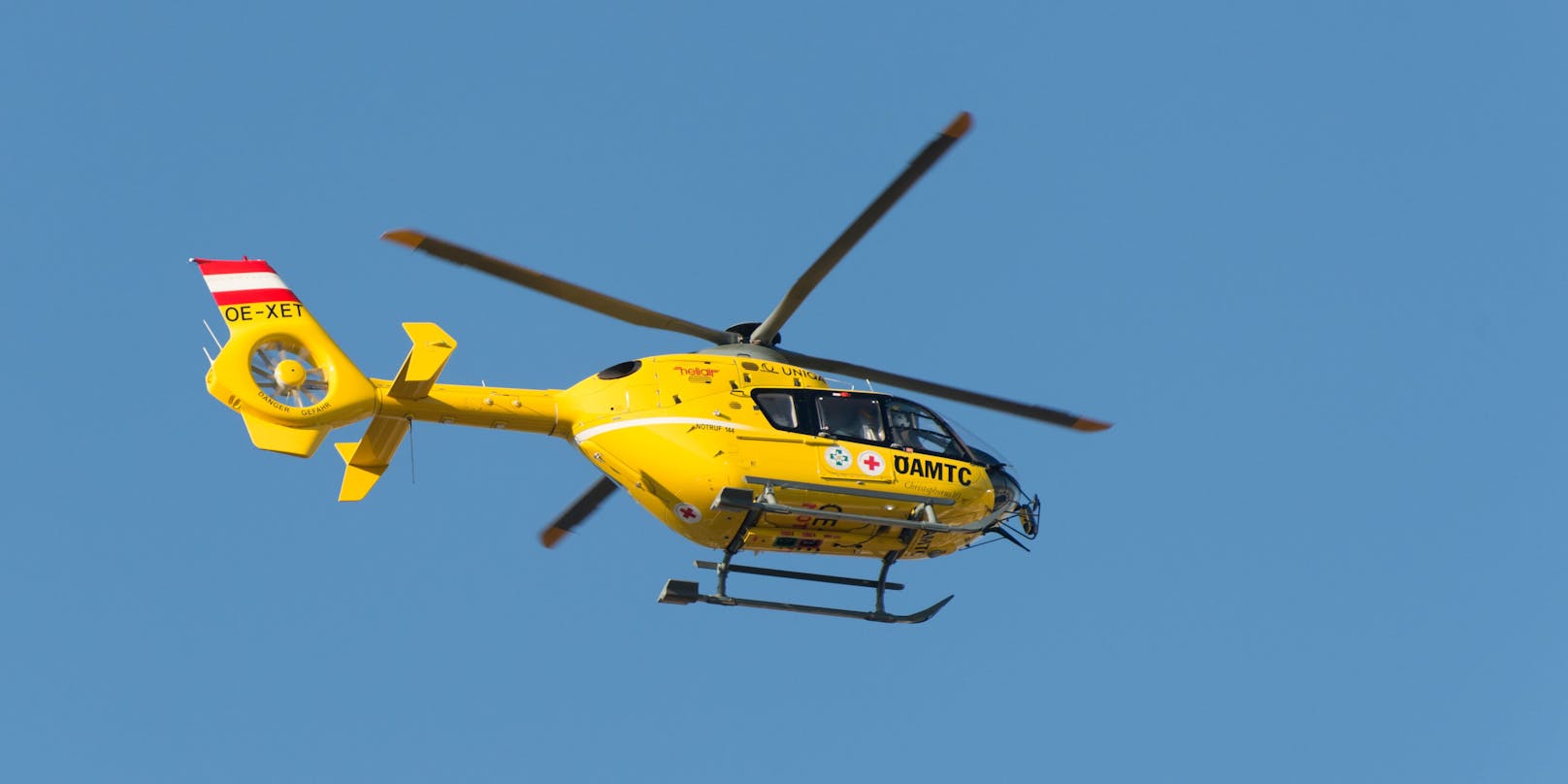 Der Mann musste mit dem Rettungshubschrauber ins Krankenhaus transportiert werden. (Symbolbild)