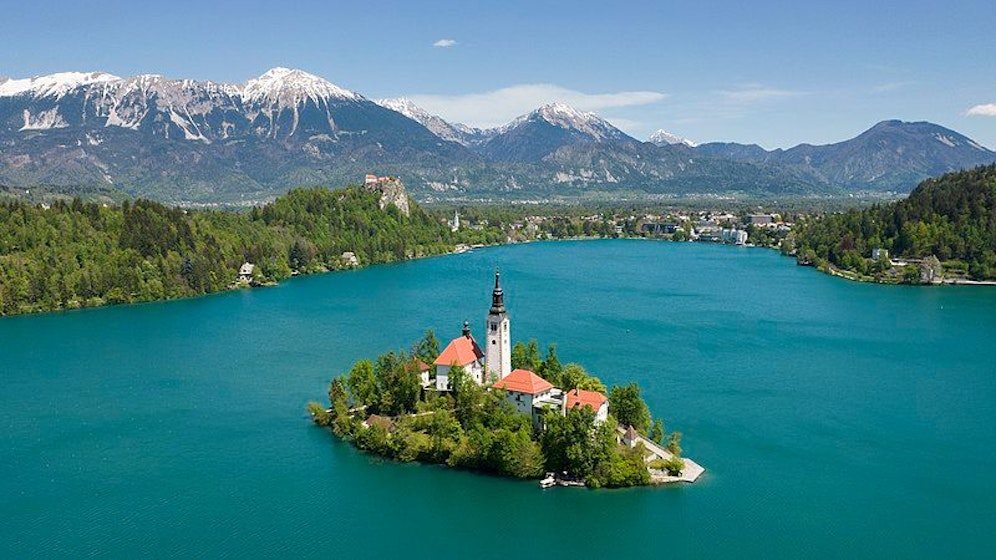 So kennt man den Bleder See. Alpen-Panorama, die kleine Insel samt Kirche und kristallklares Wasser. Aktuell jedoch...