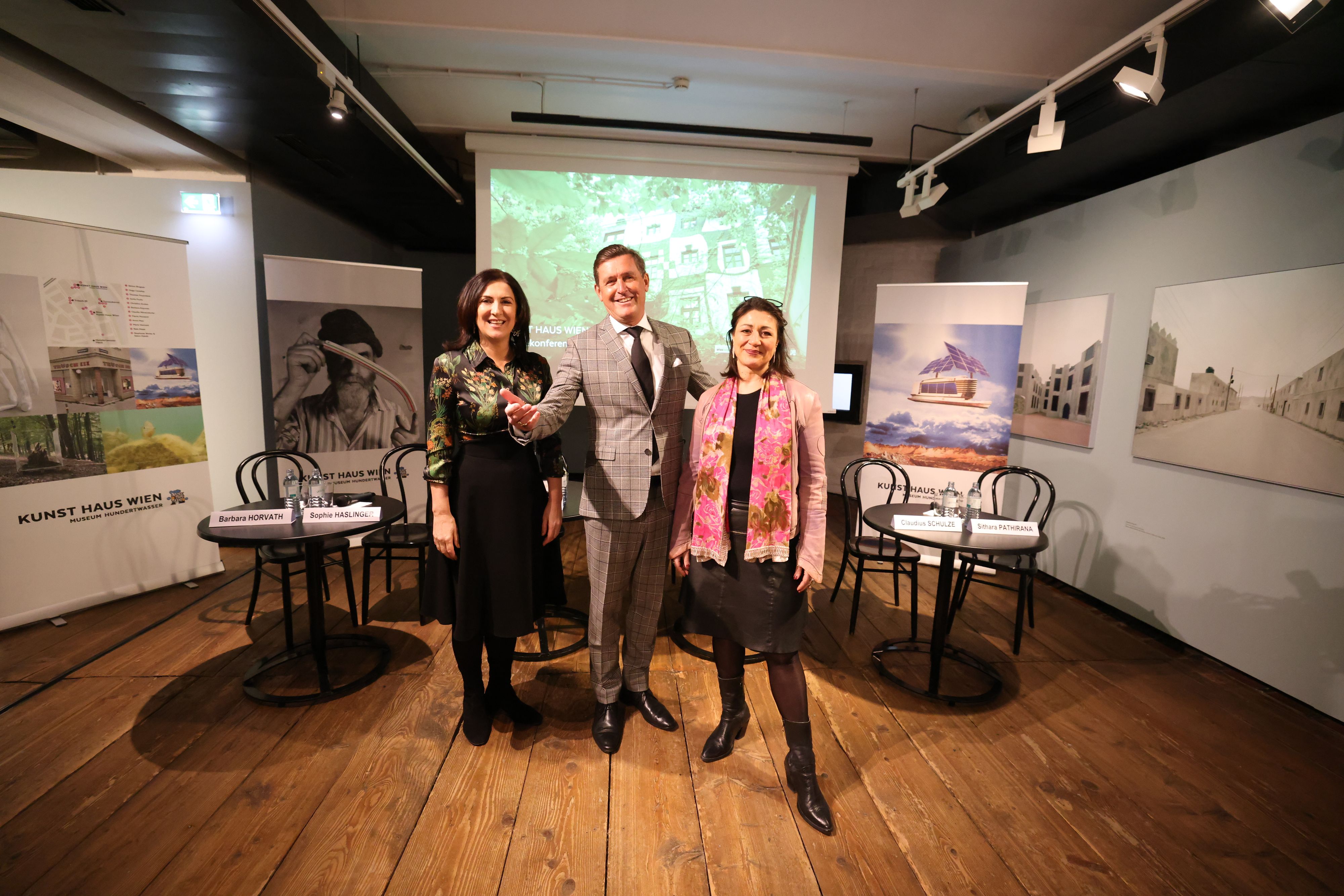 Kunst Haus Wien-Direktorin Gerlinde Riedl, Wirtschaftsstadtrat Peter Hanke und Kulturstadträtin Veronica Kaup-Hasler bei der Programmpräsentation v.l.n.r.
