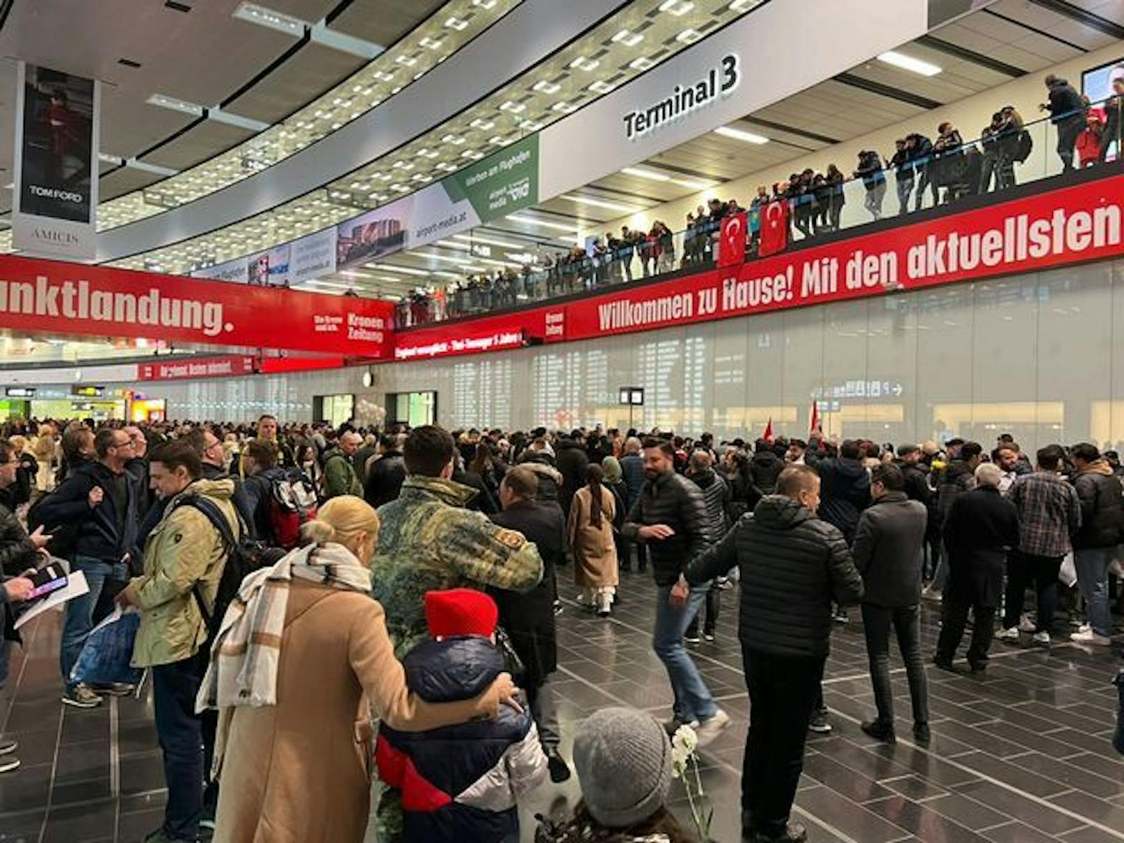 Am Donnerstagabend kehrten die 83 Soldaten in Wien-Schwechat zurück.