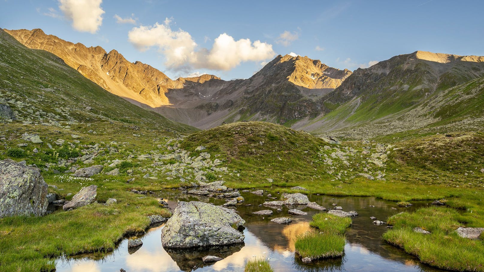 Dem einzigartigen Naturjuwel Platzertal könnte ein baldiges Ende drohen. Der landeseigene Energieversorger Tiwag und das Land Tirol wollen hier ein Wasserkraftwerk bauen, das Platzertal fluten.