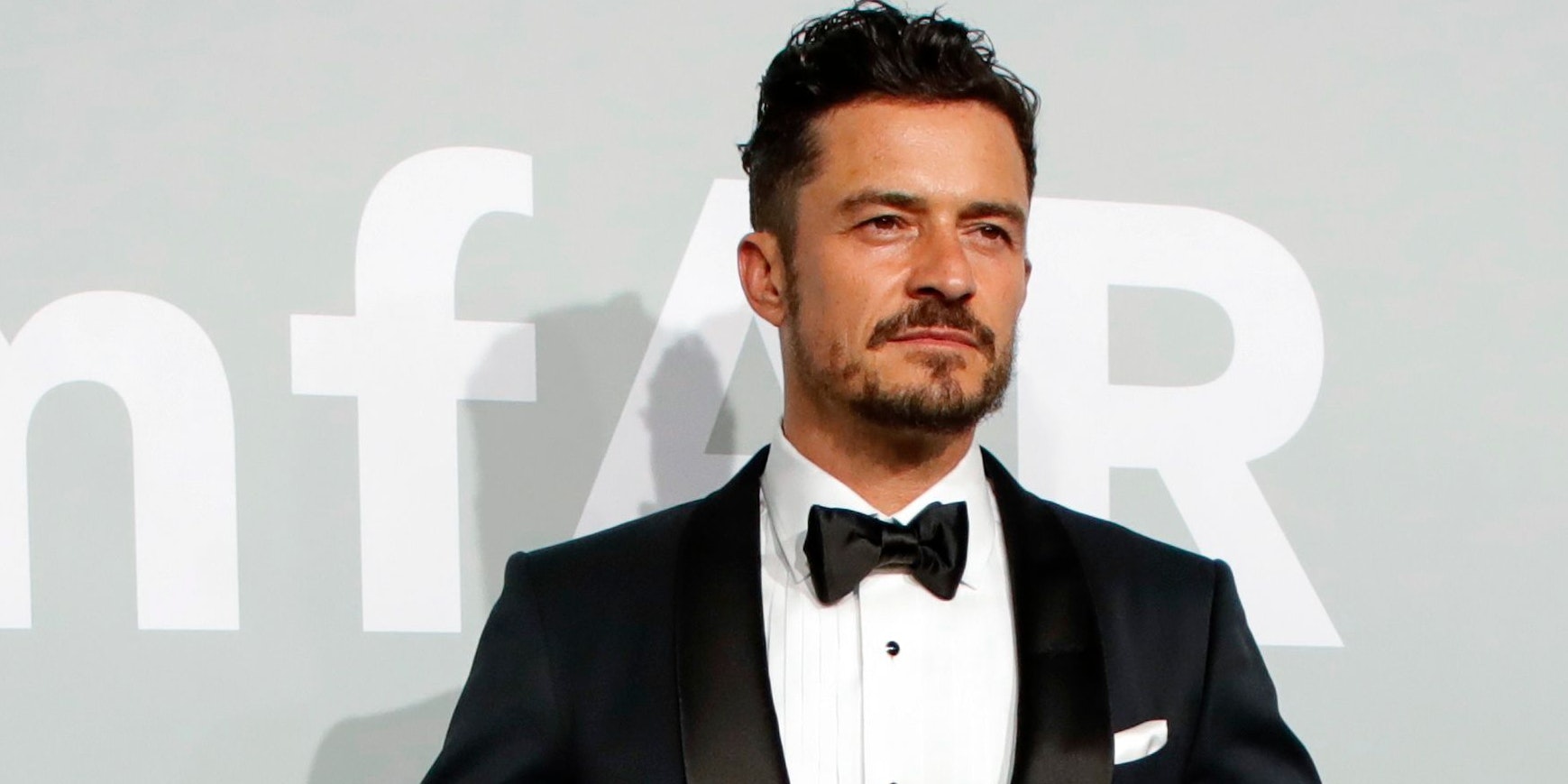Der Schauspieler Orlando Bloom zeigt bei einem Magazin-Shooting nur in Boxershorts.