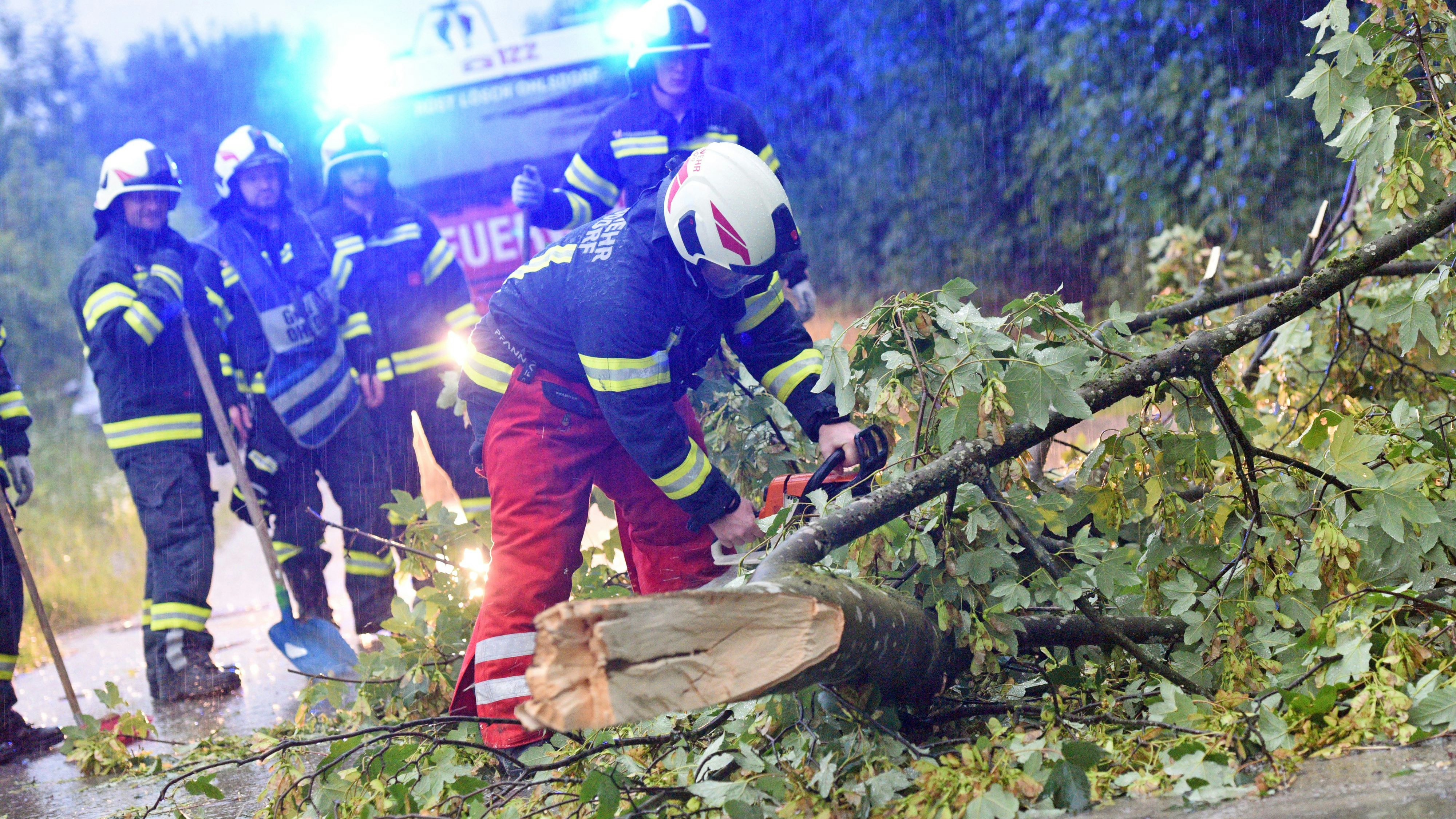In einigen Teilen Österreichs könnte es in den kommenden Tagen stürmisch werden. Feuerwehreinsätze sind äußerst wahrscheinlich. Archivbild. 