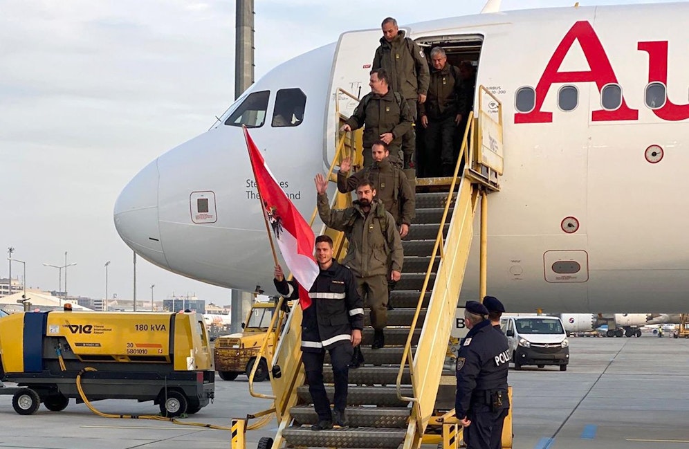 Die Helfer des Erdbebens sind am Donnerstag in Schwechat gelandet.