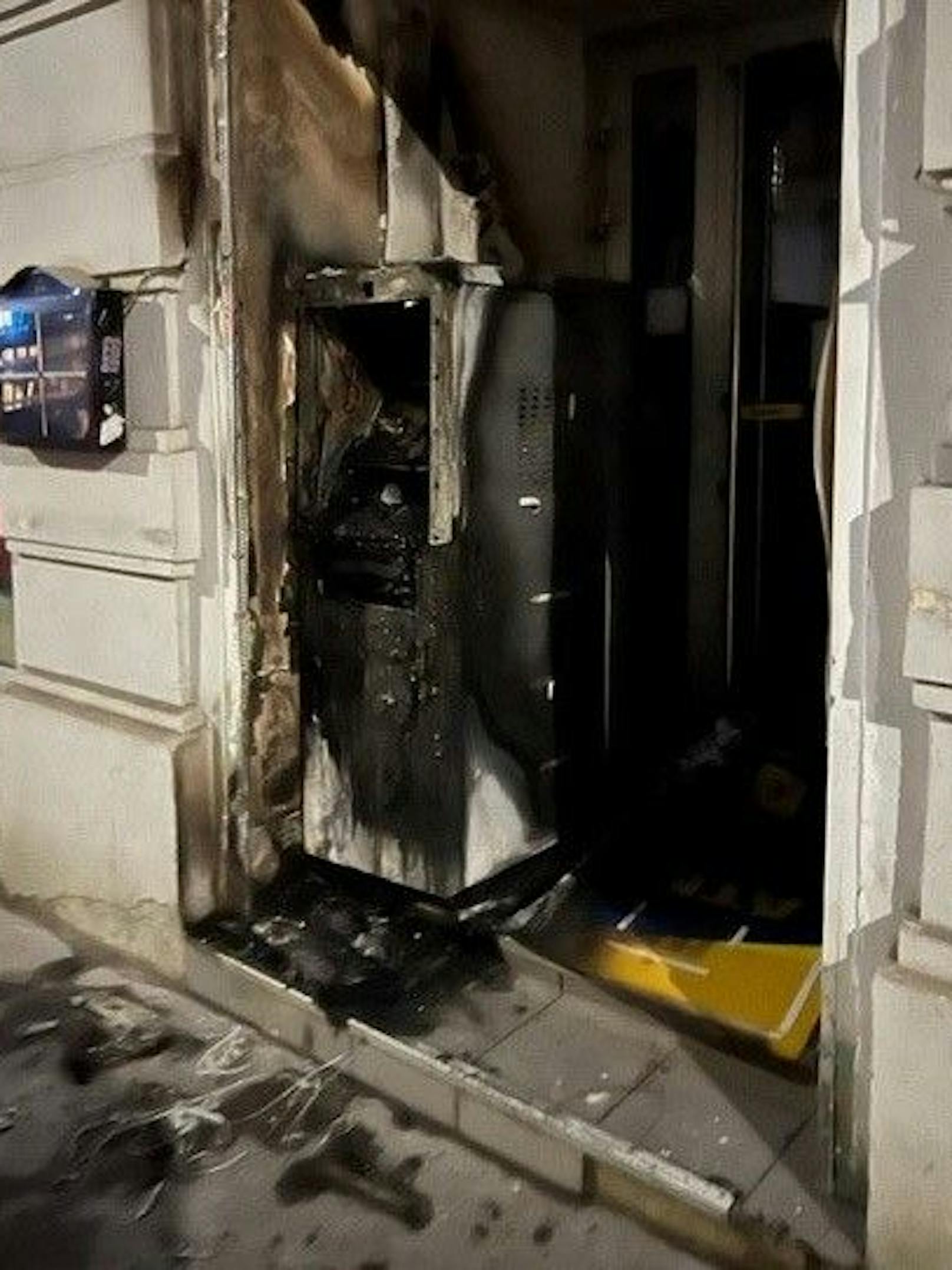 In der Nacht auf Freitag wurde ein Geldautomat in die Luft gesprengt.