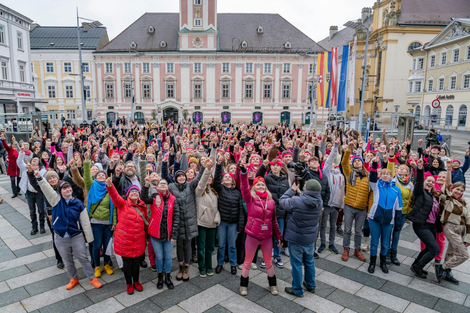 Heuer haben viele Schüler und Lehrpersonen bei "One Billion Rising" in St. Pölten teilgenommen haben.