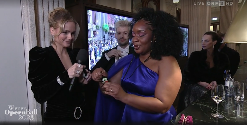 Mirjam Weichselbraun steht fast schon unter Schock.