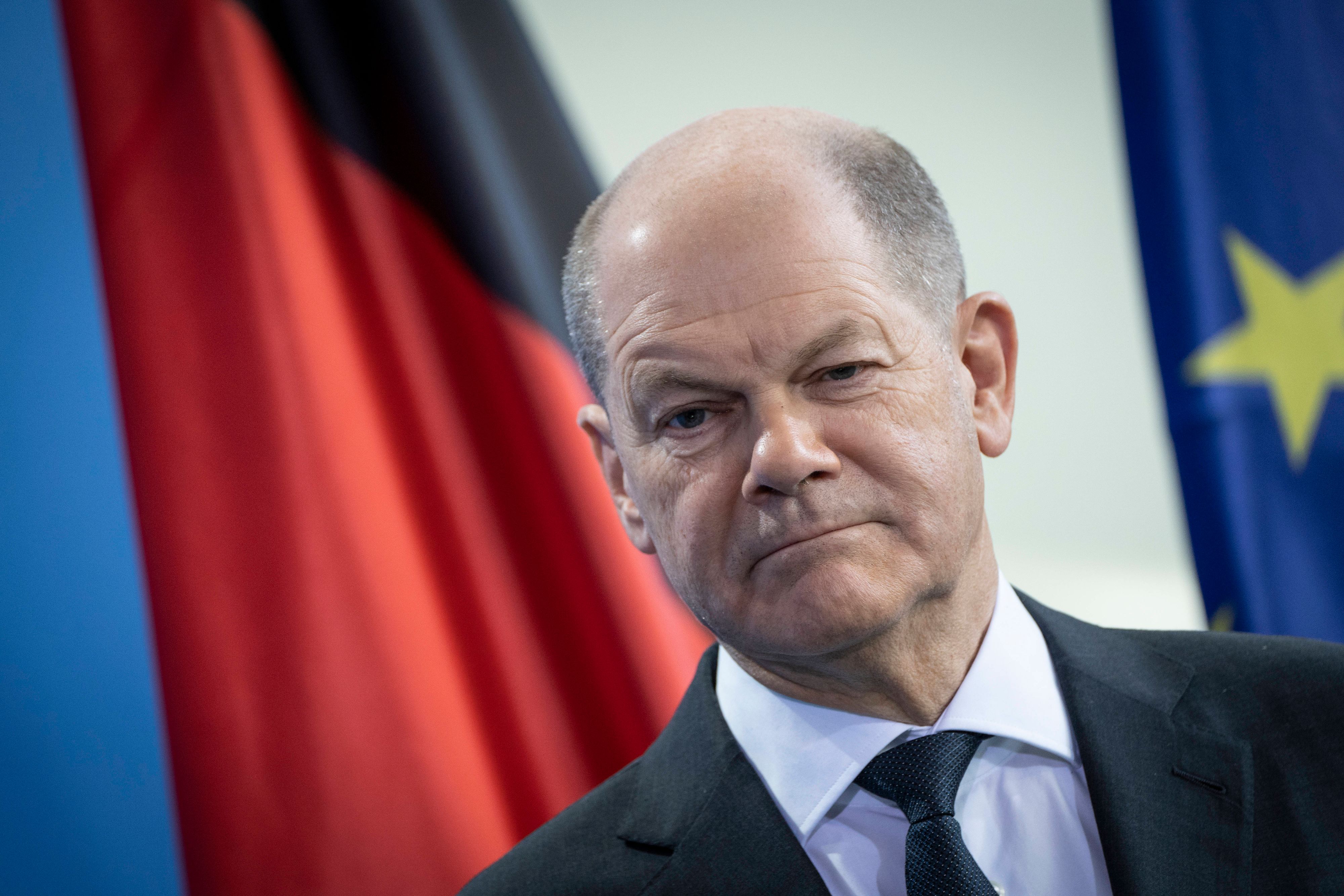 Der deutsche Kanzler Olaf Scholz fordert die Partner zur Lieferung von Panzern auf. 