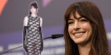Ein Hauch von Nichts: Hathaway halb nackt bei Berlinale