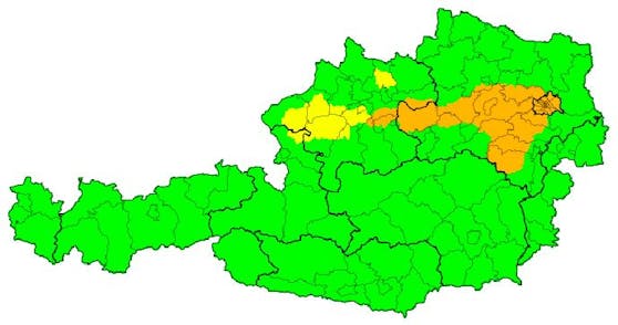 Am Alpenostrand herrscht Sturmgefahr. Von Amstetten ostwärts bis Wien und im Wiener Wald wurden Unwetter-Warnungen (orange) ausgegeben.